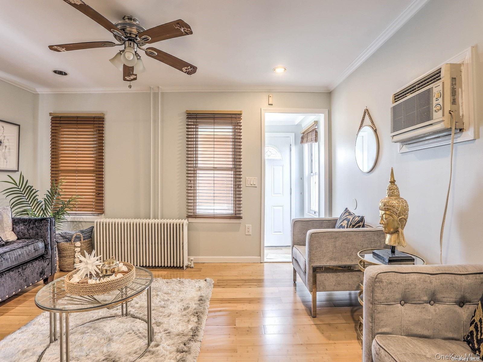 #4 photo, 39 Bay Avenue, Hicksville , NY 11801