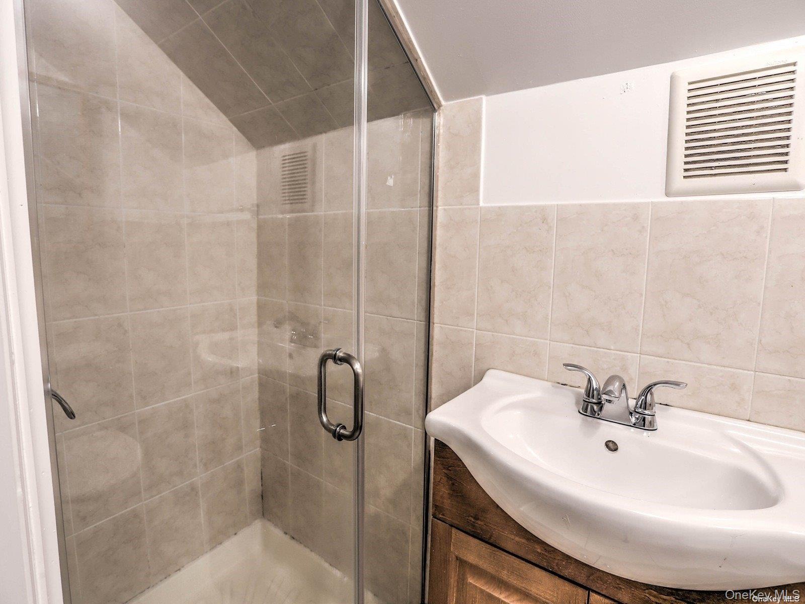 #9 photo, 39 Bay Avenue, Hicksville , NY 11801