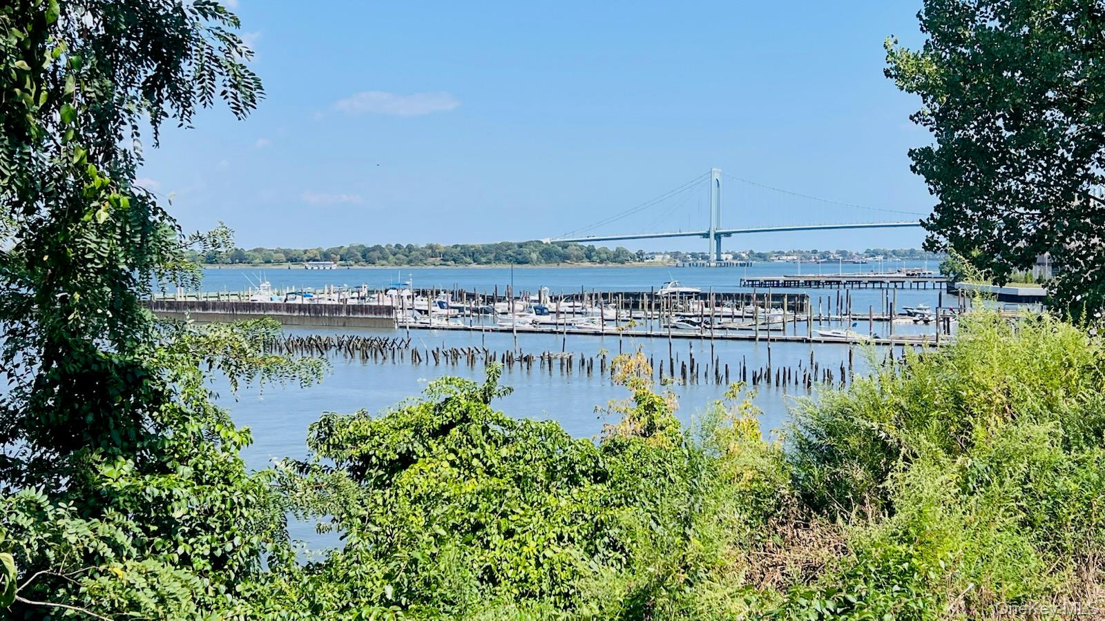 #10 photo, 122-10 Powell Cove Blvd, クイーンズ区 College Point , NY 11356