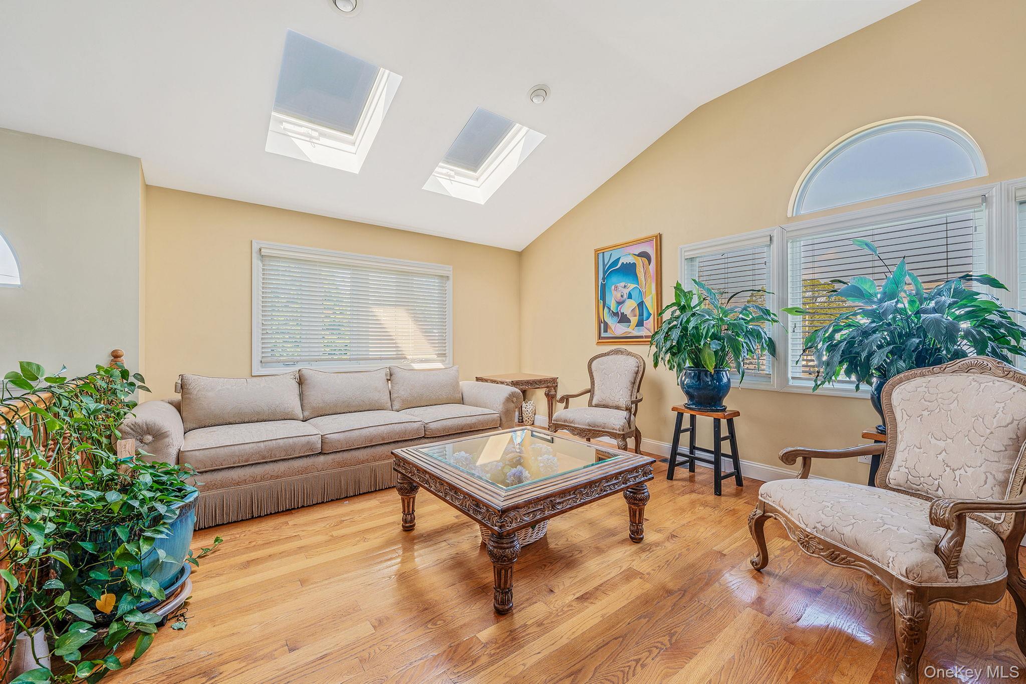 #12 photo, 540 Scudder Avenue, Copiague , NY 11726