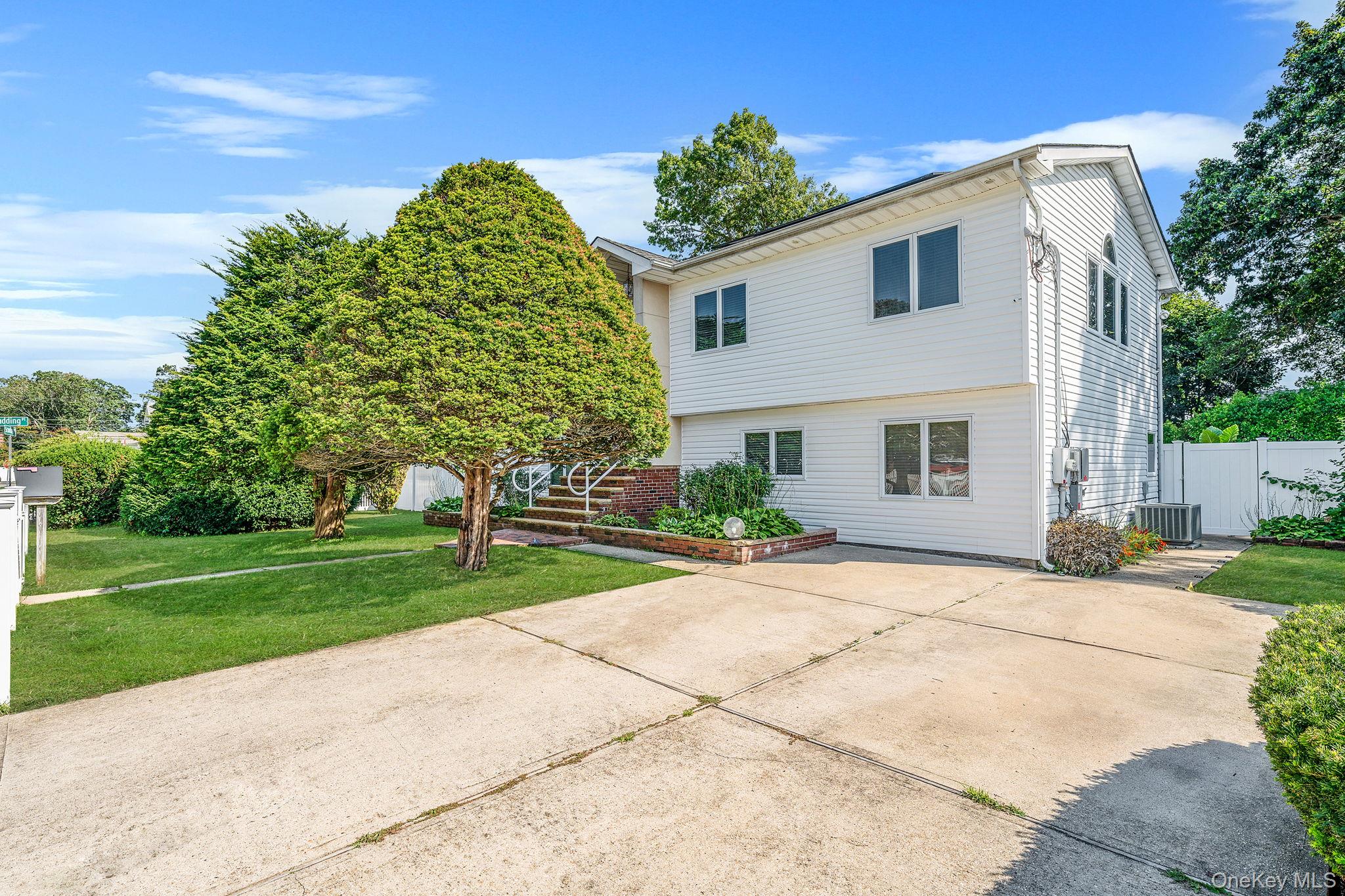 #4 photo, 540 Scudder Avenue, Copiague , NY 11726