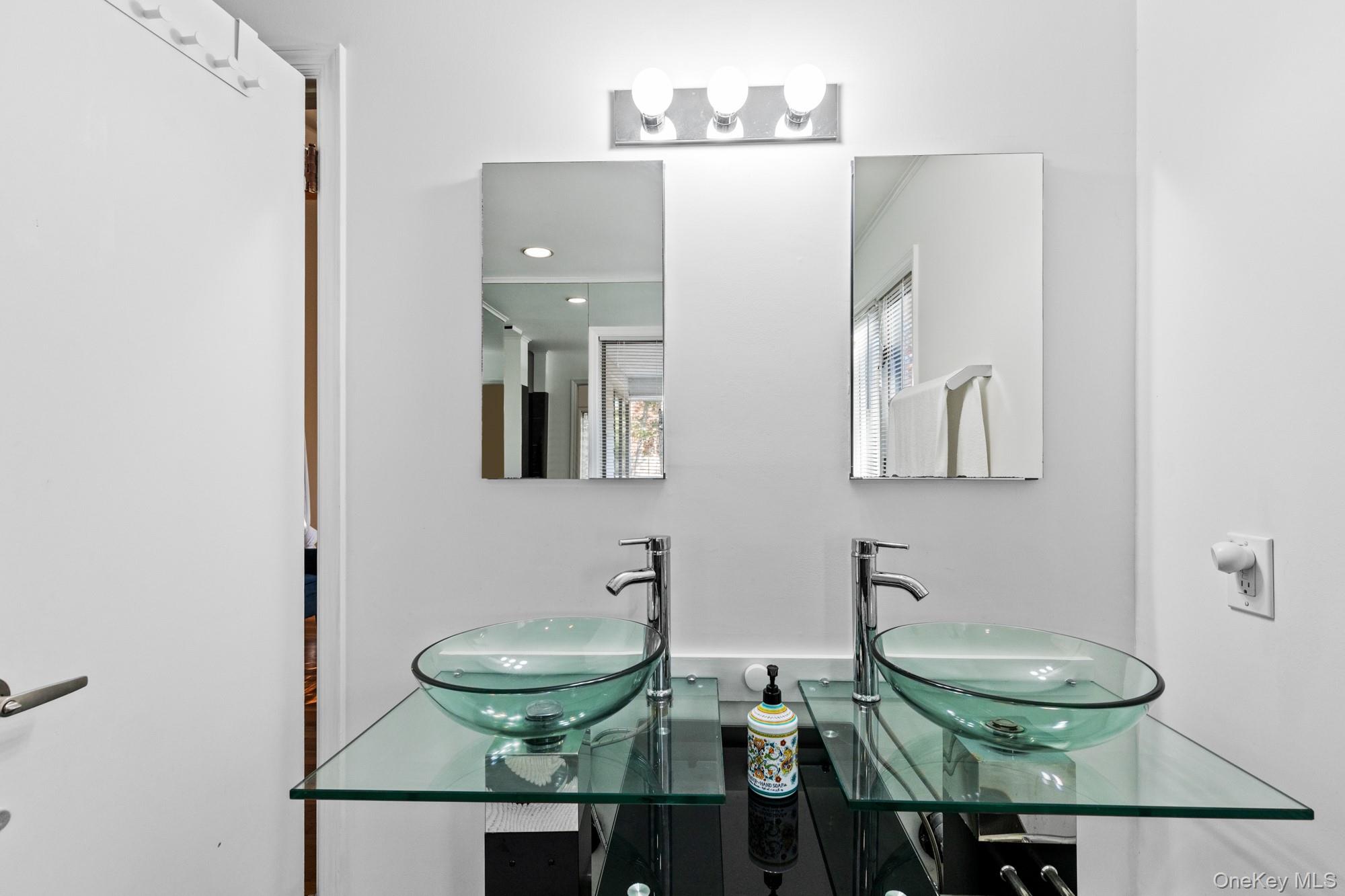 #12 photo, 4 Evelyn Court, サフォーク郡 Westhampton , NY 11978