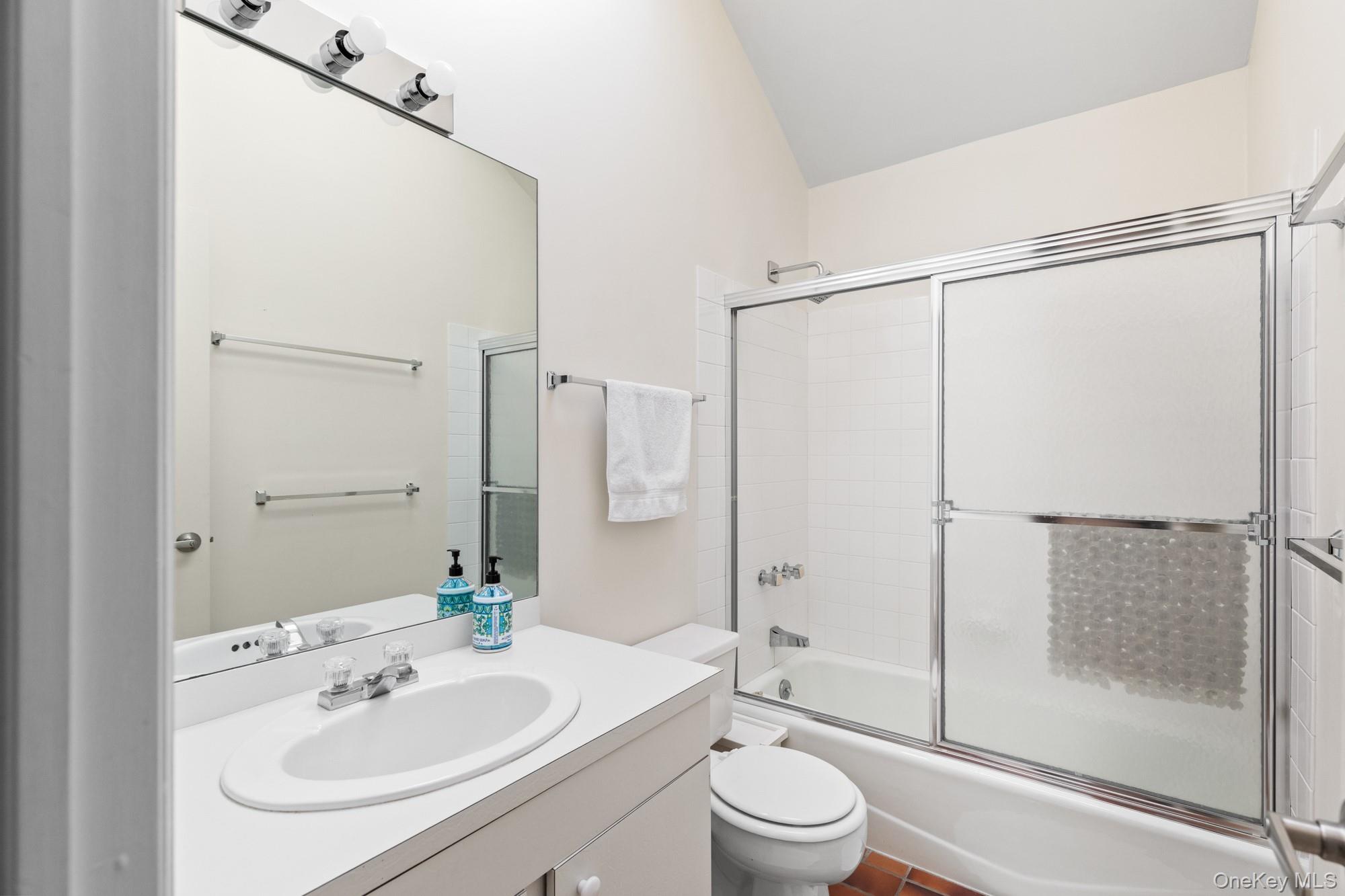 #15 photo, 4 Evelyn Court, サフォーク郡 Westhampton , NY 11978