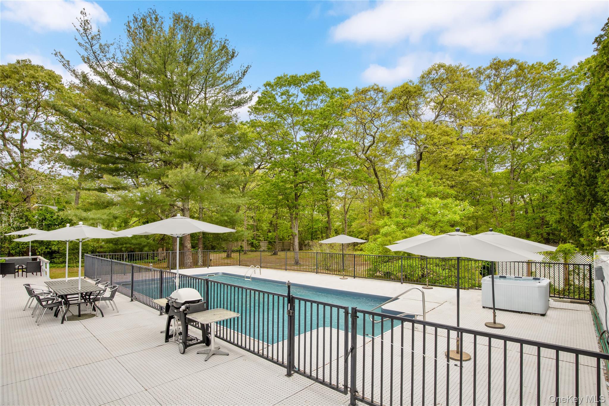 #3 photo, 4 Evelyn Court, サフォーク郡 Westhampton , NY 11978