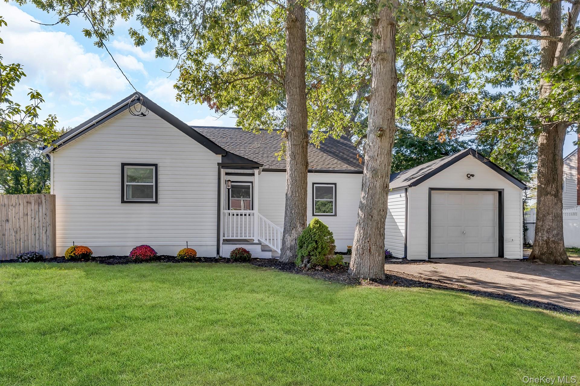 #1 photo, 46 N Ocean Avenue, सफ़ोक काउंटी Islip , NY 11751