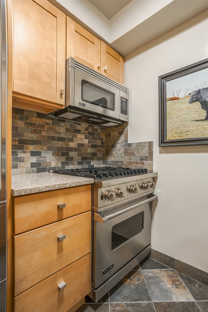 #13 photo, 4 E 82ND Street, Upper East Side , NY 10028