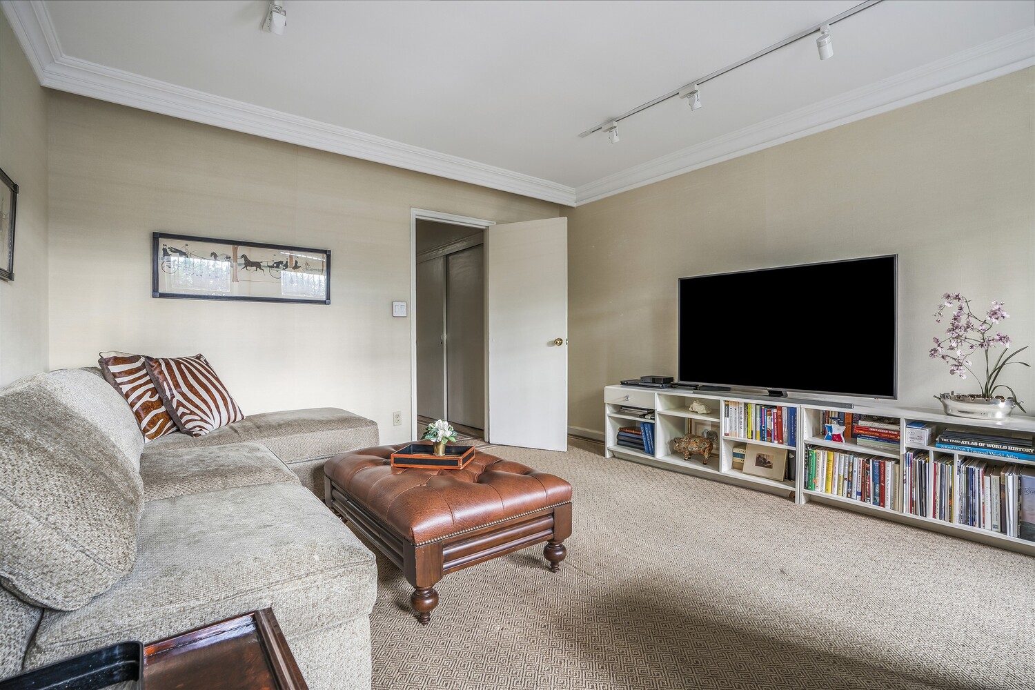 #19 photo, 4 E 82ND Street, Upper East Side , NY 10028