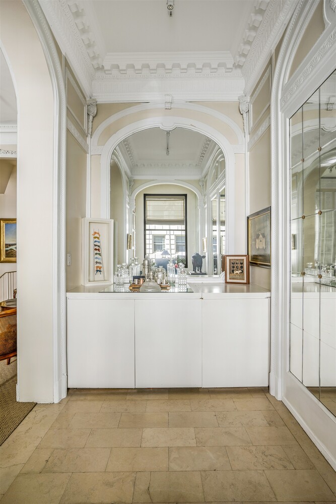 #8 photo, 4 E 82ND Street, Upper East Side , NY 10028