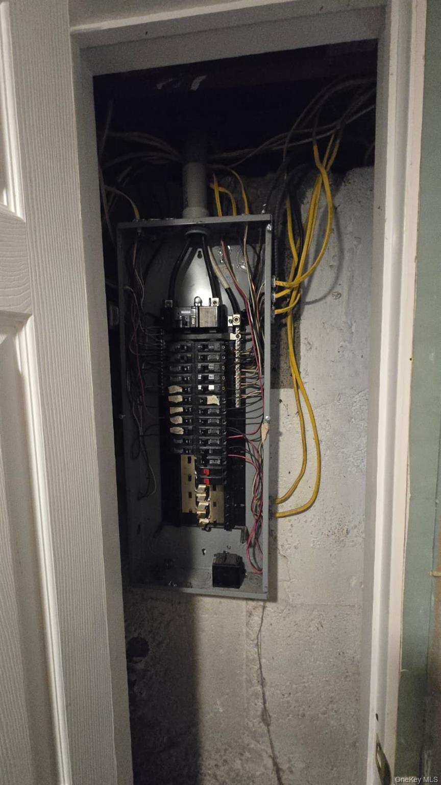 #18 photo, 3 Bentley Road, Plainview , NY 11803