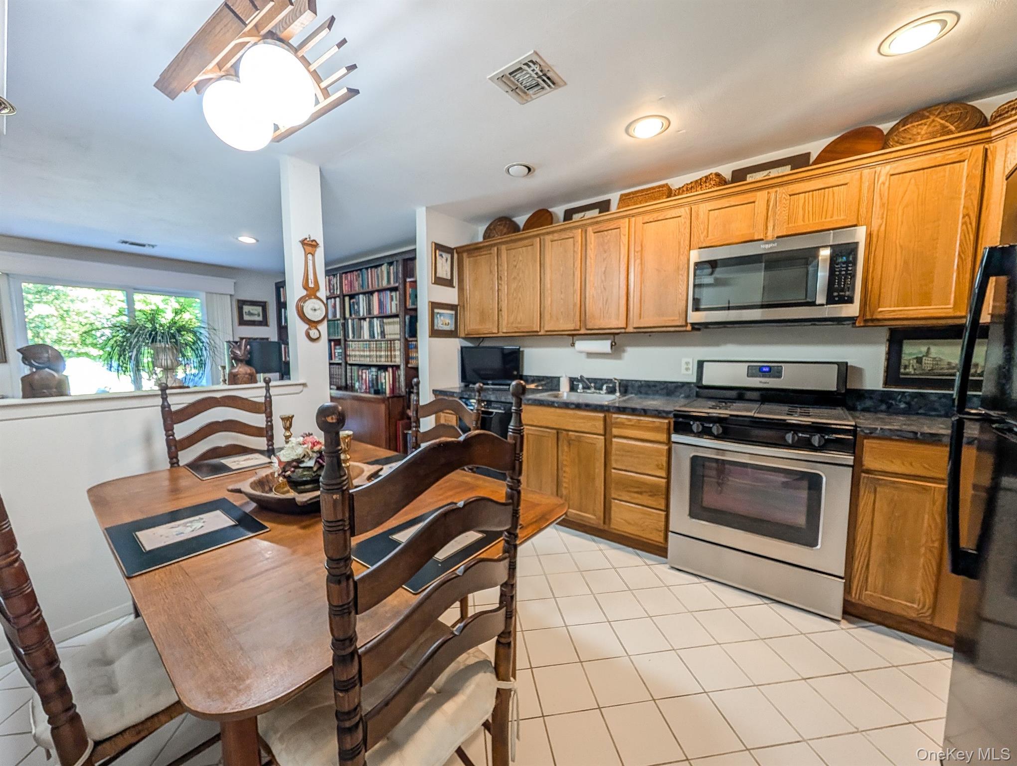 #4 photo, 139 Erin Lane, サフォーク郡 East Setauket , NY 11733