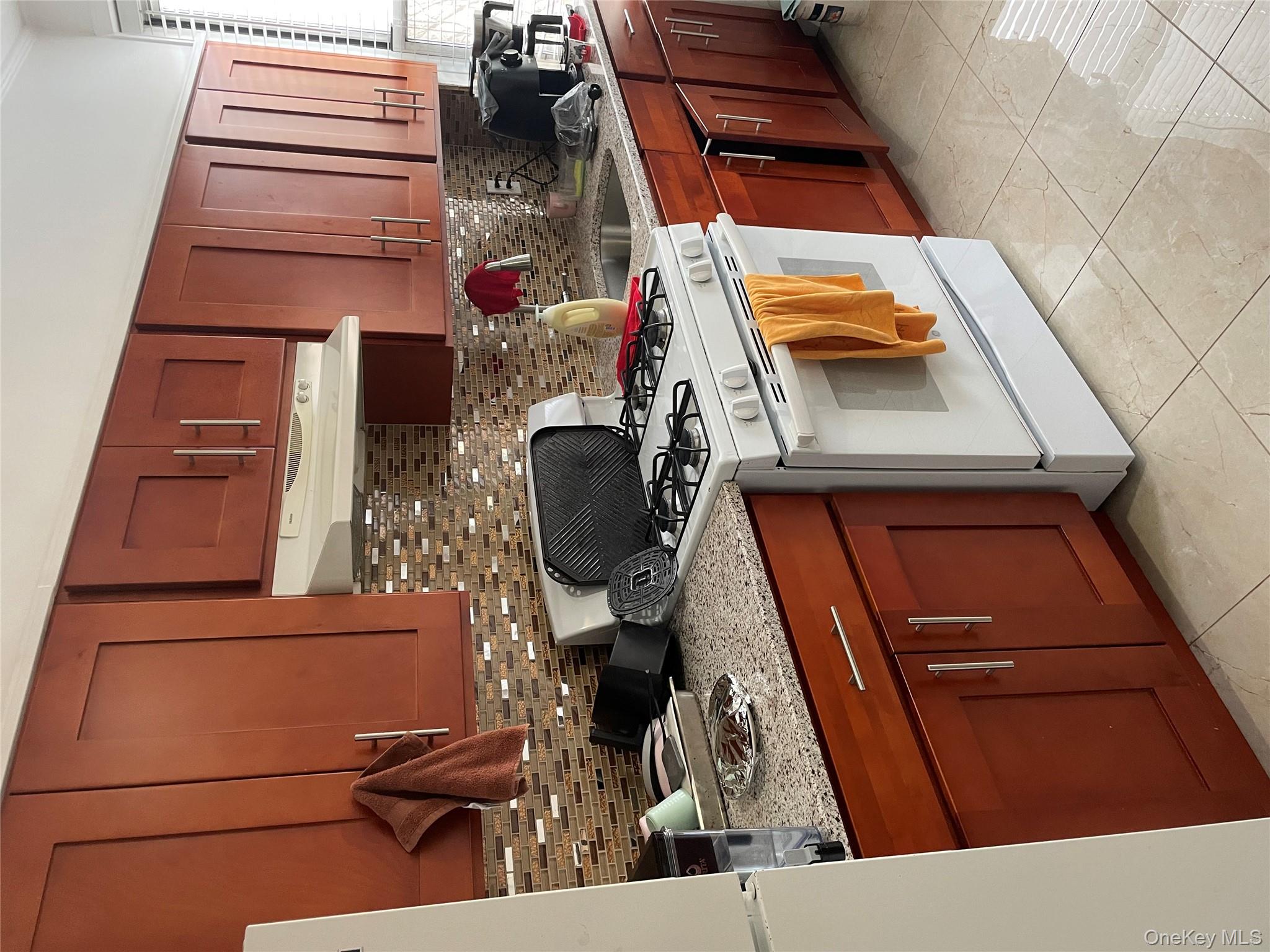 #10 photo, 3092 44th Street, Astoria , NY 11103