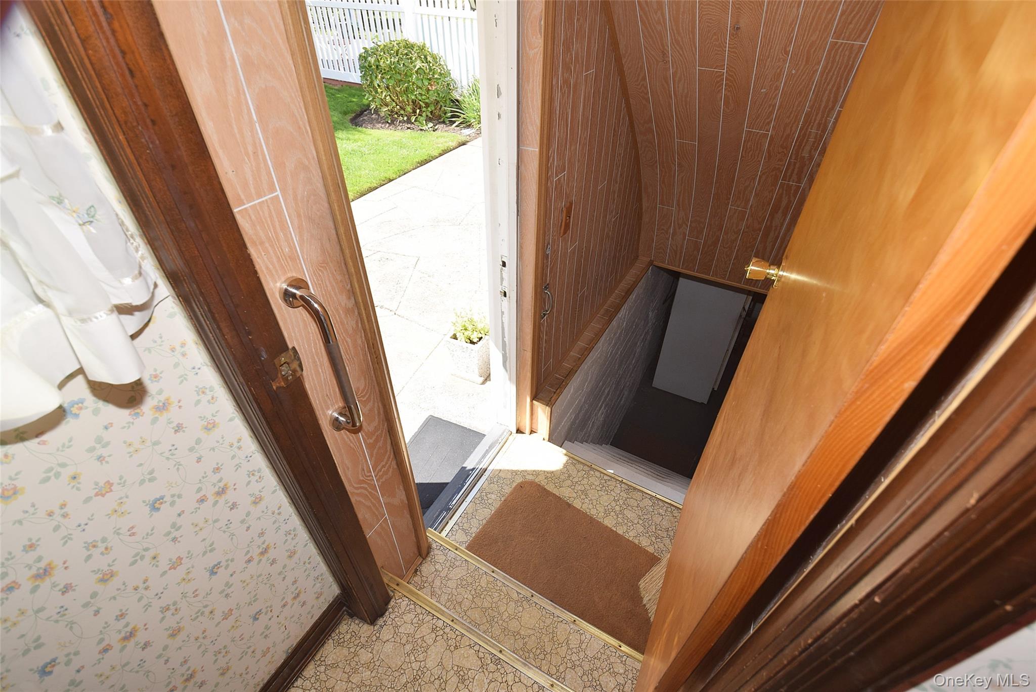 #12 photo, 12 Hawthorne Street, Williston Park , NY 11596