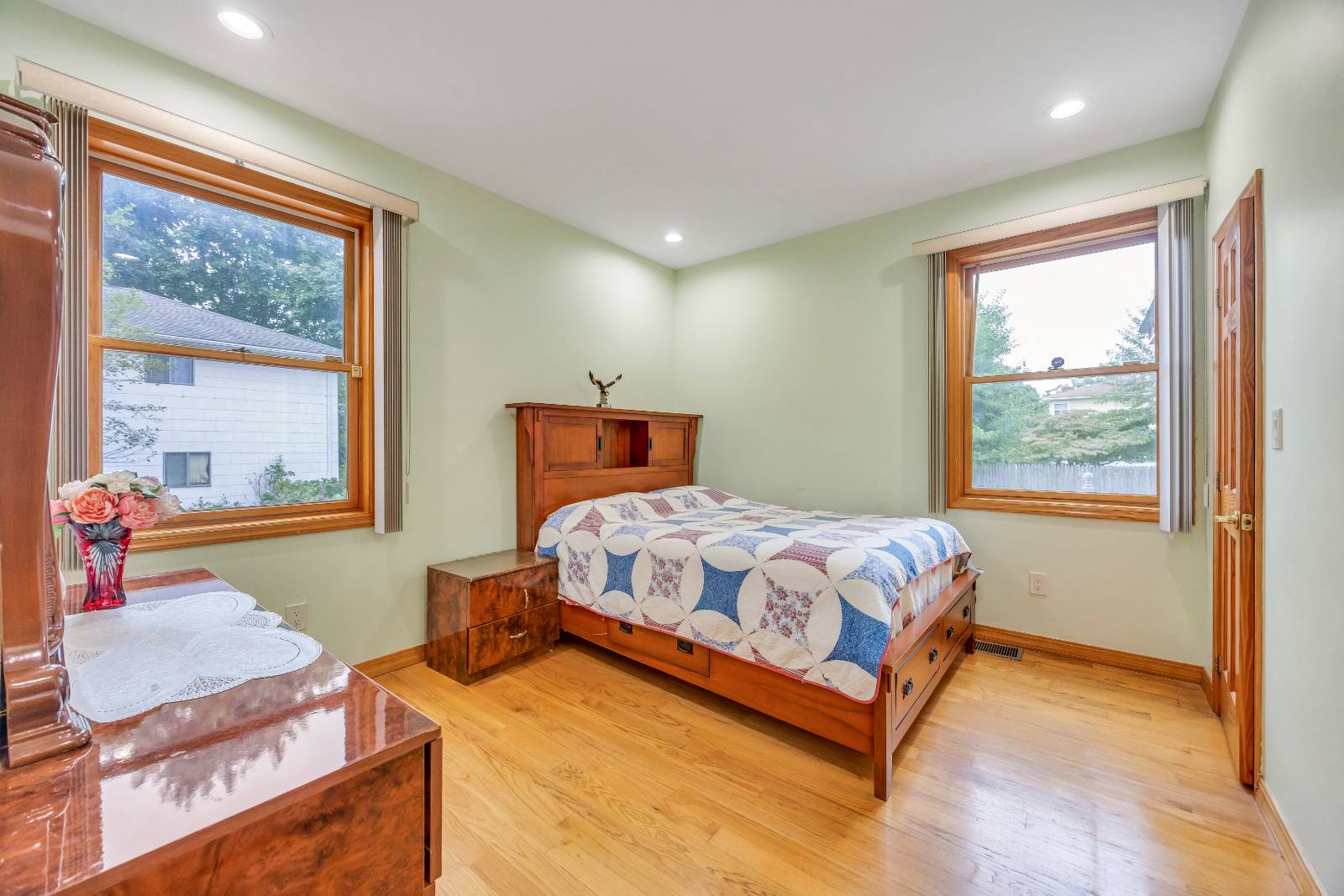 #15 photo, 29 Grove Street, Hicksville , NY 11801