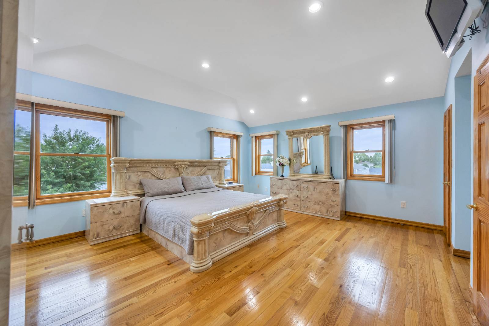 #17 photo, 29 Grove Street, Hicksville , NY 11801