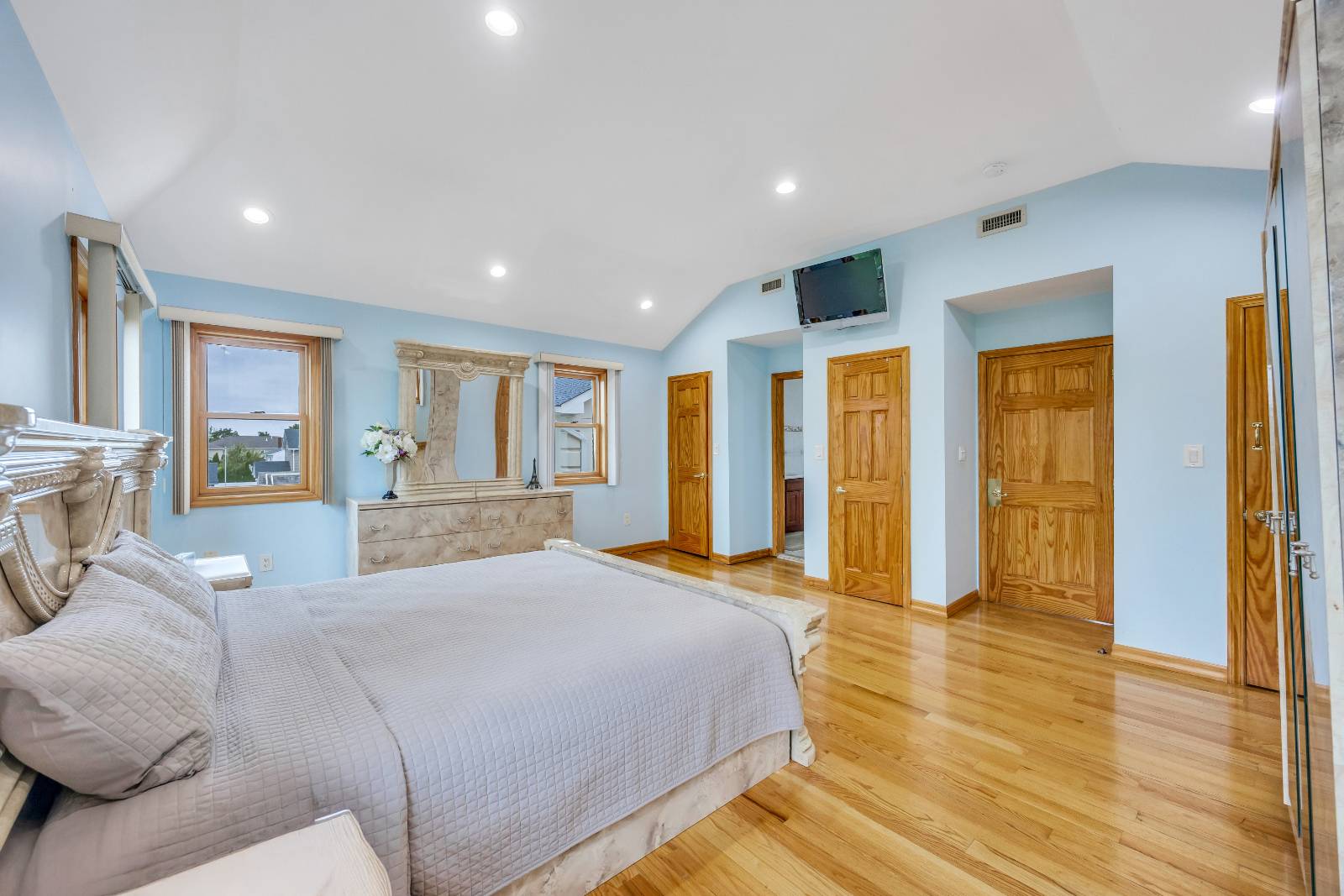 #22 photo, 29 Grove Street, Hicksville , NY 11801