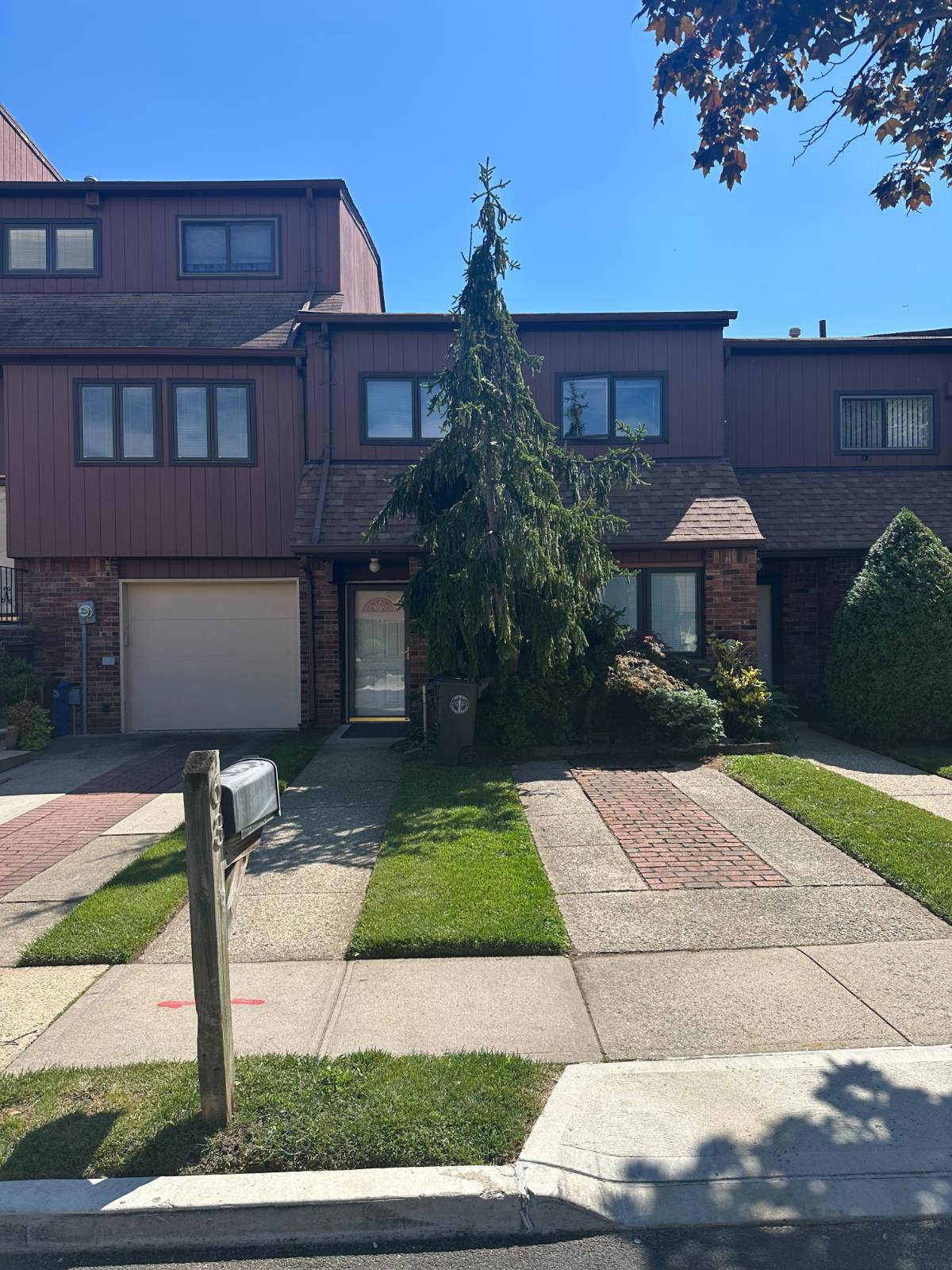 #1 photo, 63 Gateway Dr, Staten Island , NY 10304