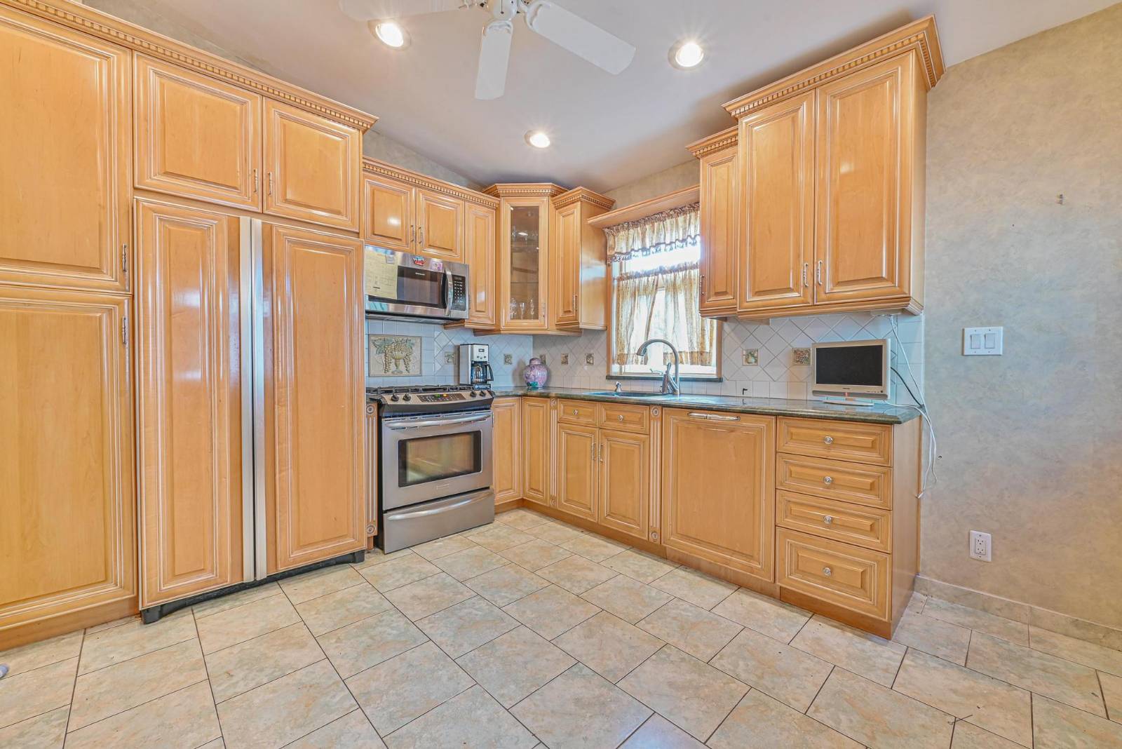 #6 photo, 954 81st St, ブルックリン区 Dyker Heights , NY 11228