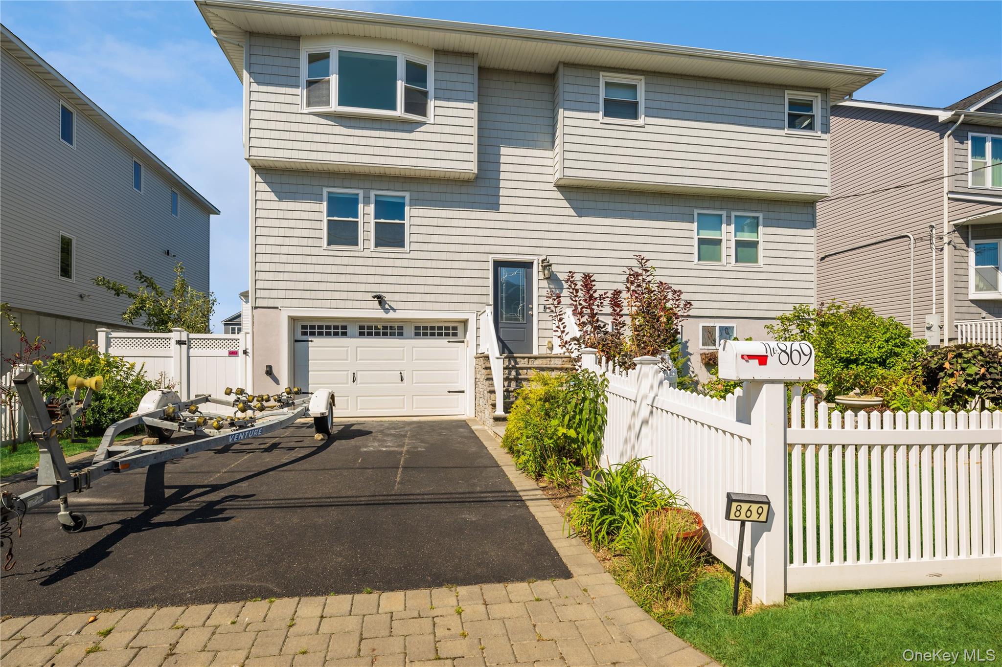 #1 photo, 869 Beach Street, サフォーク郡 Lindenhurst , NY 11757