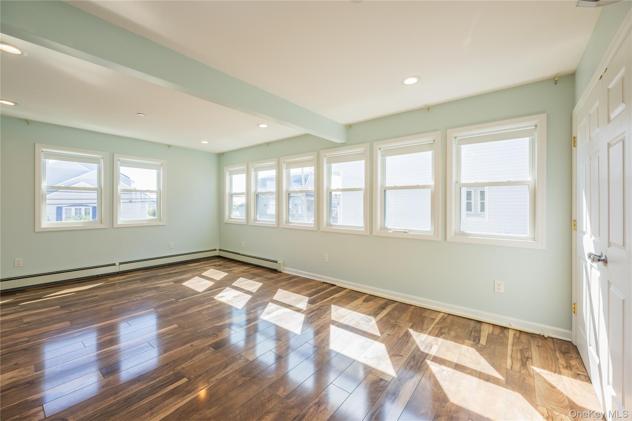 #11 photo, 869 Beach Street, サフォーク郡 Lindenhurst , NY 11757