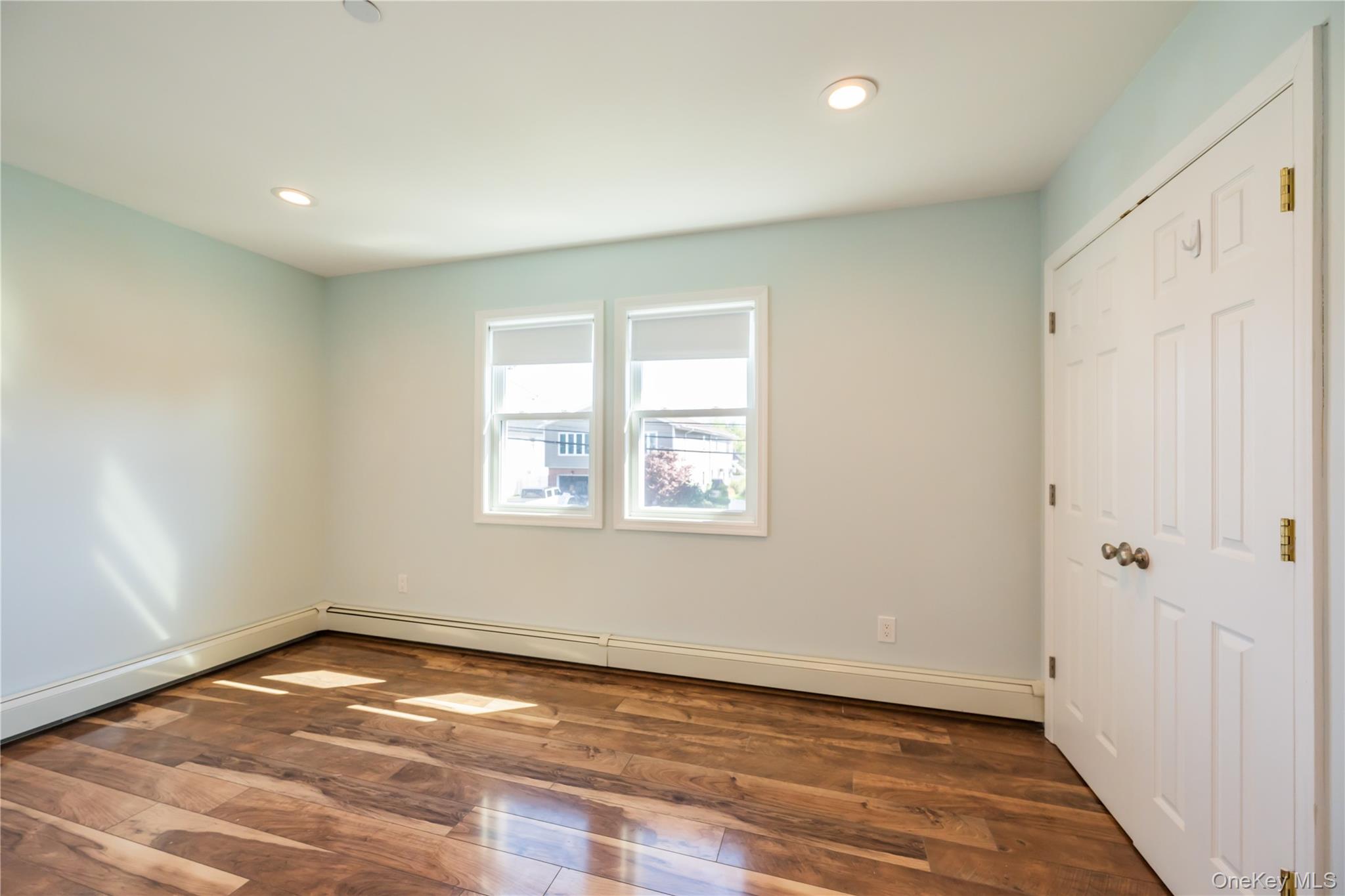 #14 photo, 869 Beach Street, サフォーク郡 Lindenhurst , NY 11757