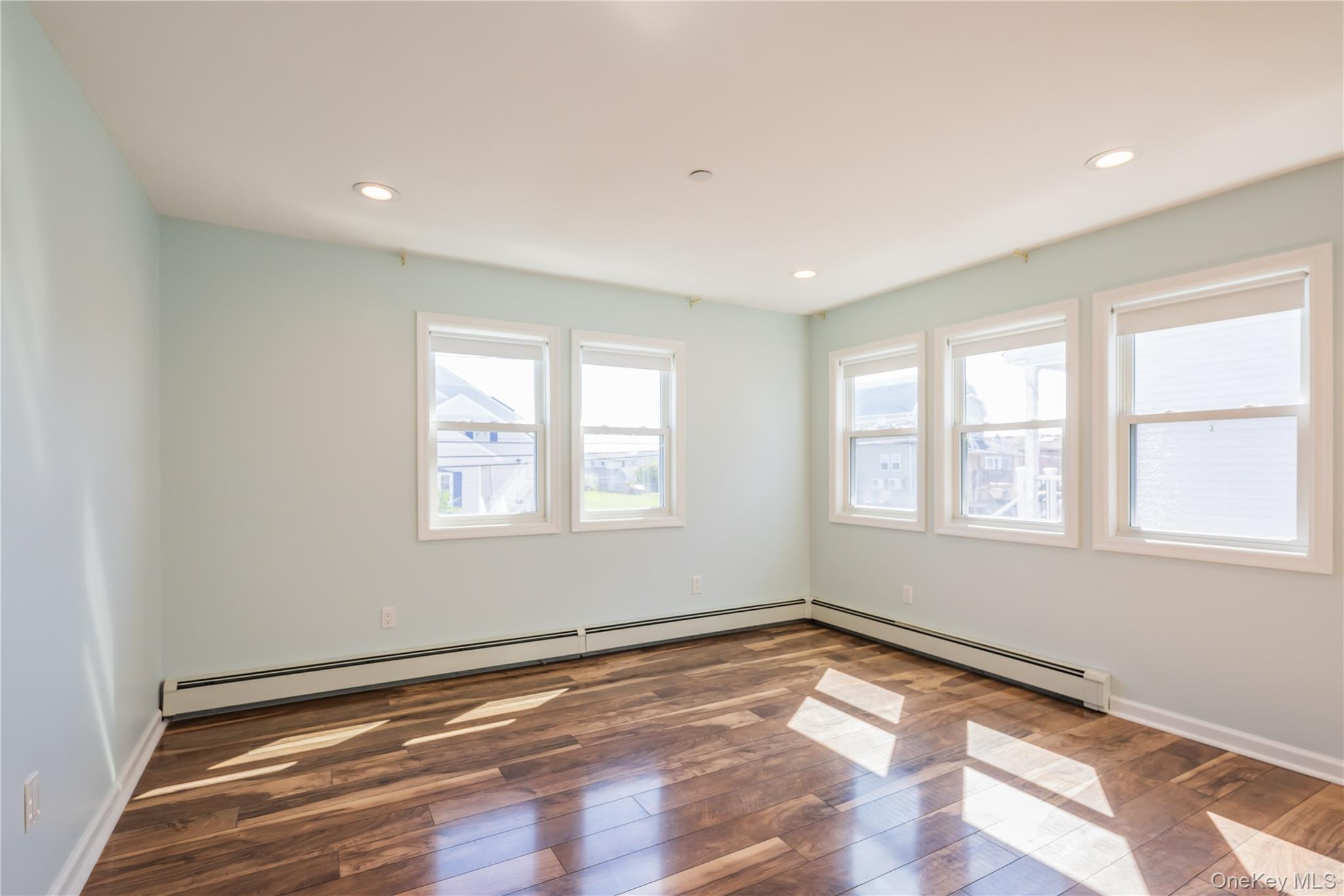 #9 photo, 869 Beach Street, サフォーク郡 Lindenhurst , NY 11757