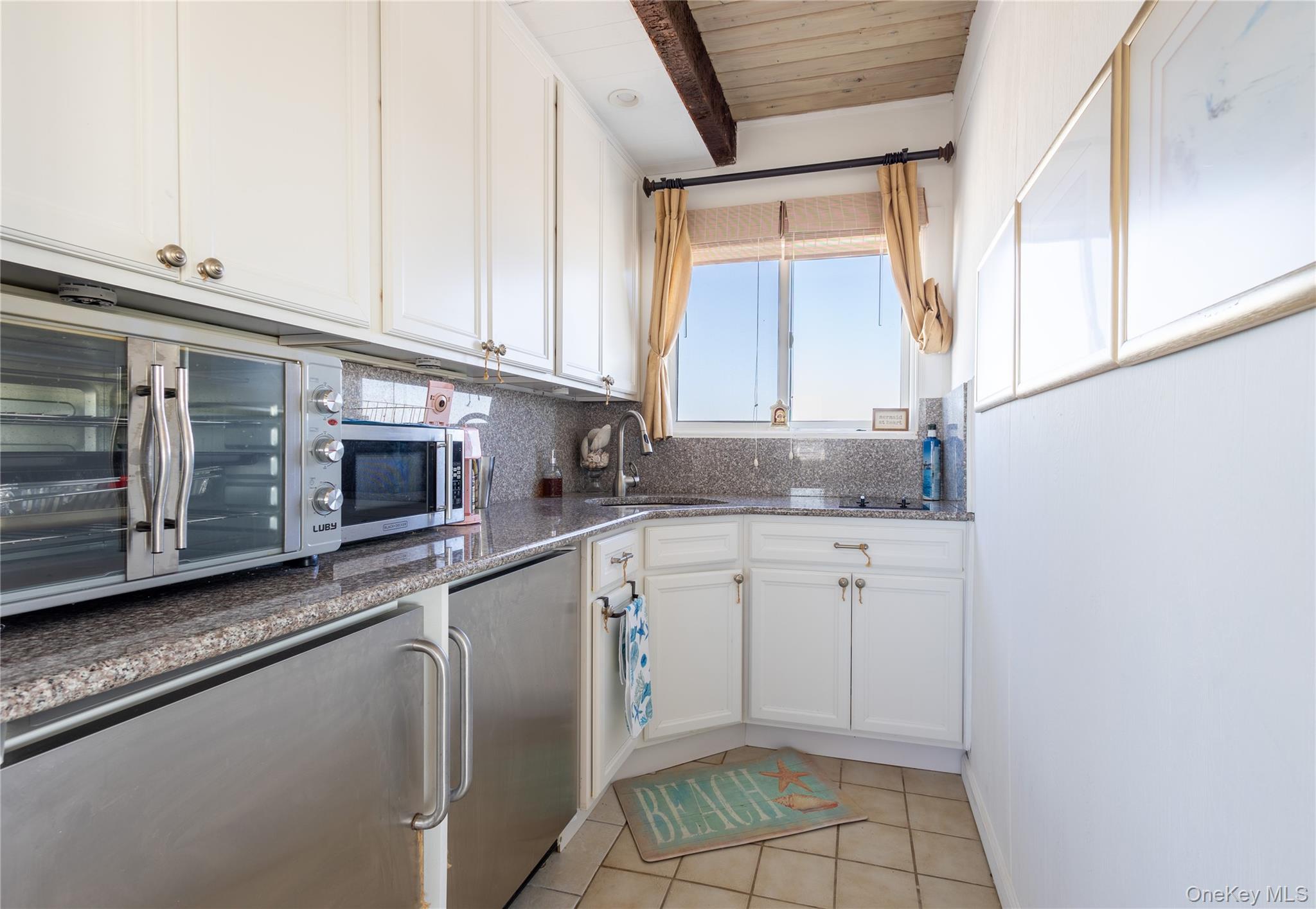 #19 photo, 539 Dune Road, Westhampton Beach , NY 11978