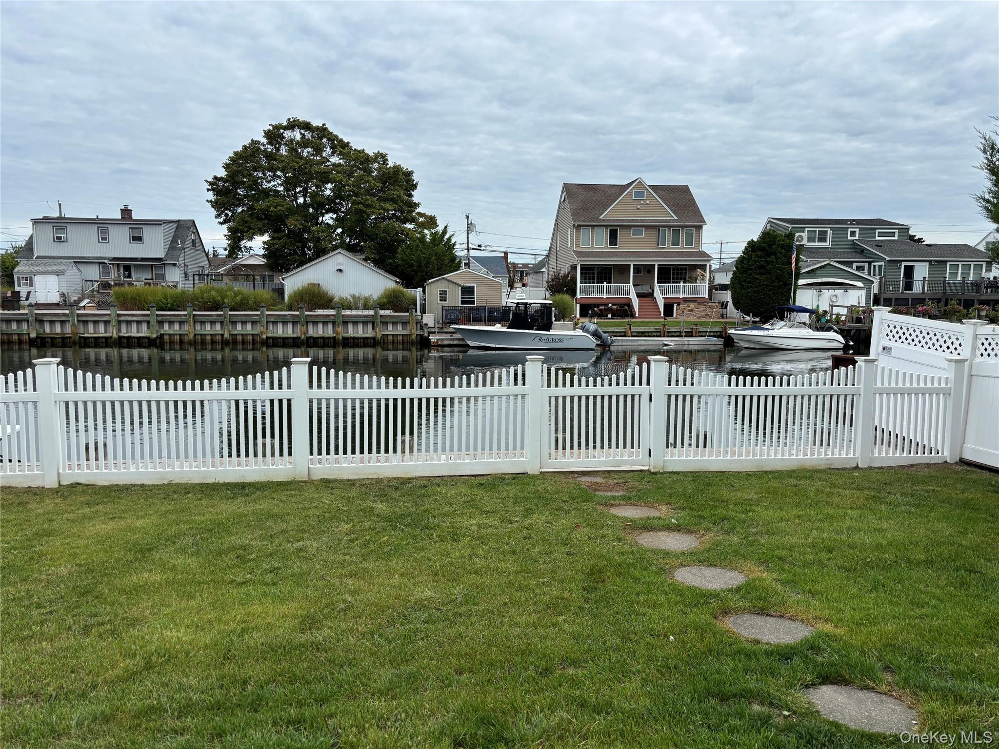 #14 photo, 65 Jefferson Place, Massapequa , NY 11758