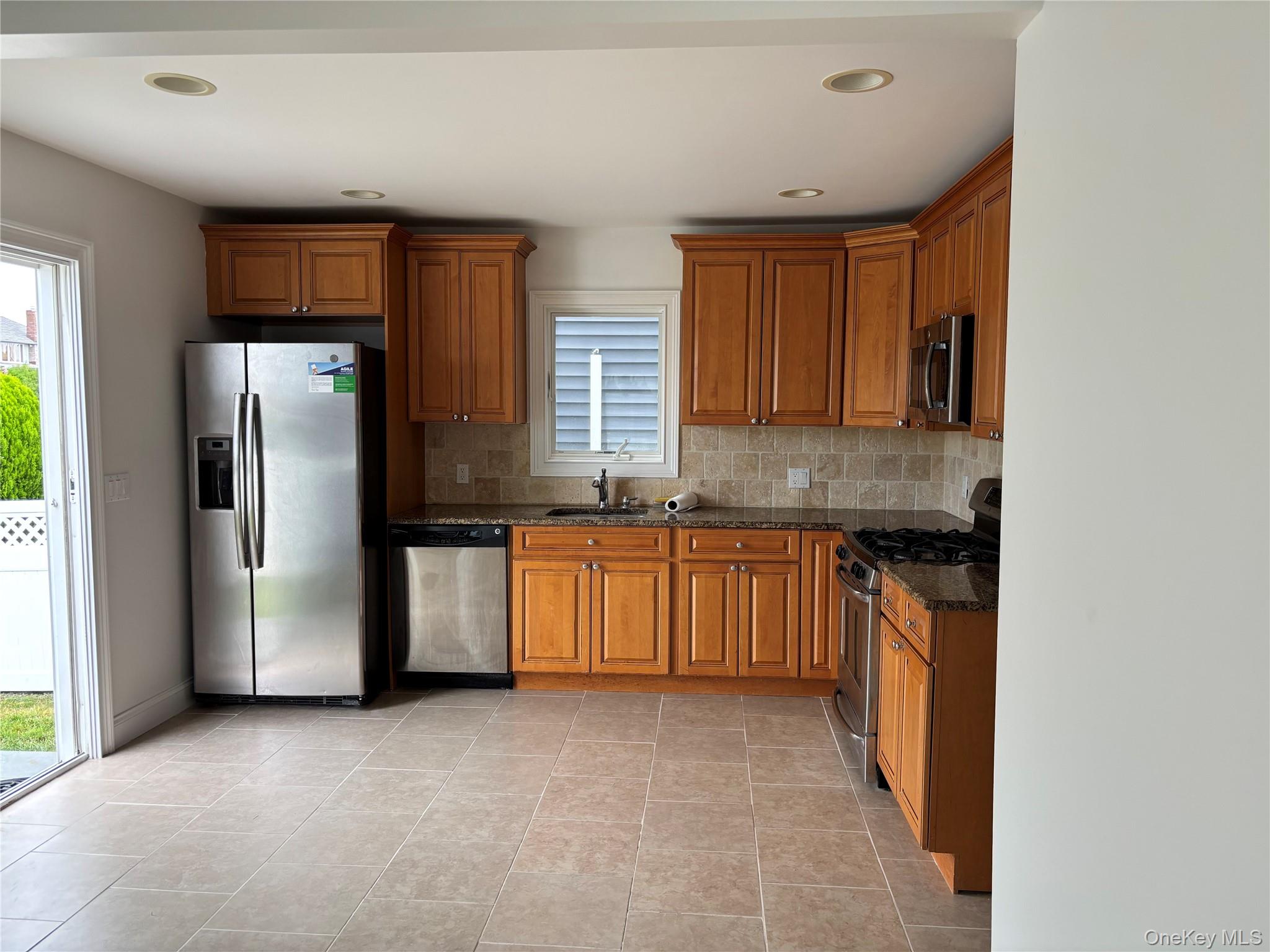 #3 photo, 65 Jefferson Place, Massapequa , NY 11758