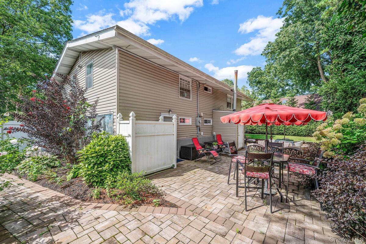 #20 photo, 27 Split Cedar Drive, Islandia , NY 11749