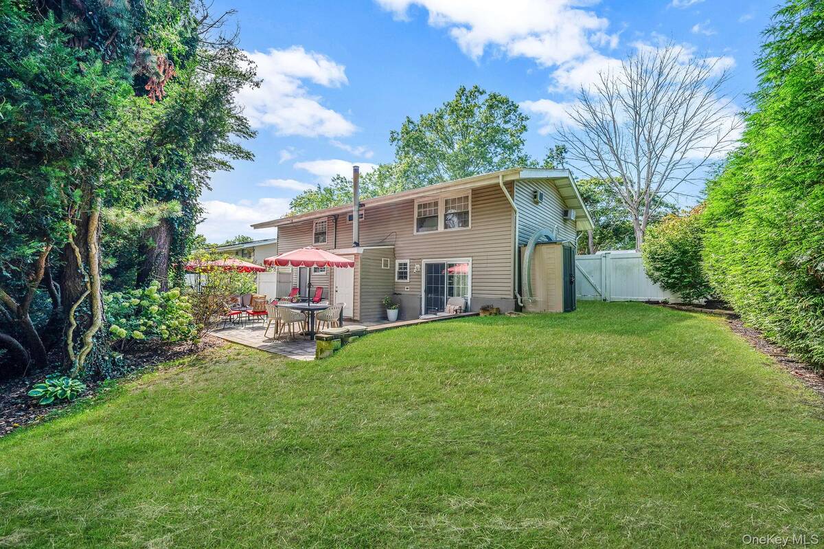 #21 photo, 27 Split Cedar Drive, Islandia , NY 11749