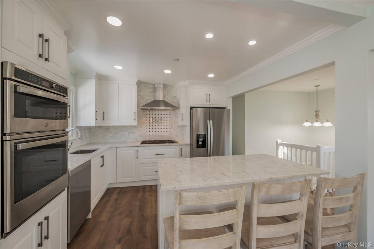 #1 photo, 869 Beach Street, サフォーク郡 Lindenhurst , NY 11757