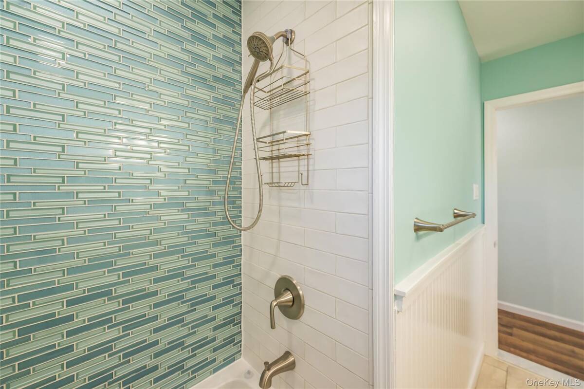 #20 photo, 869 Beach Street, サフォーク郡 Lindenhurst , NY 11757