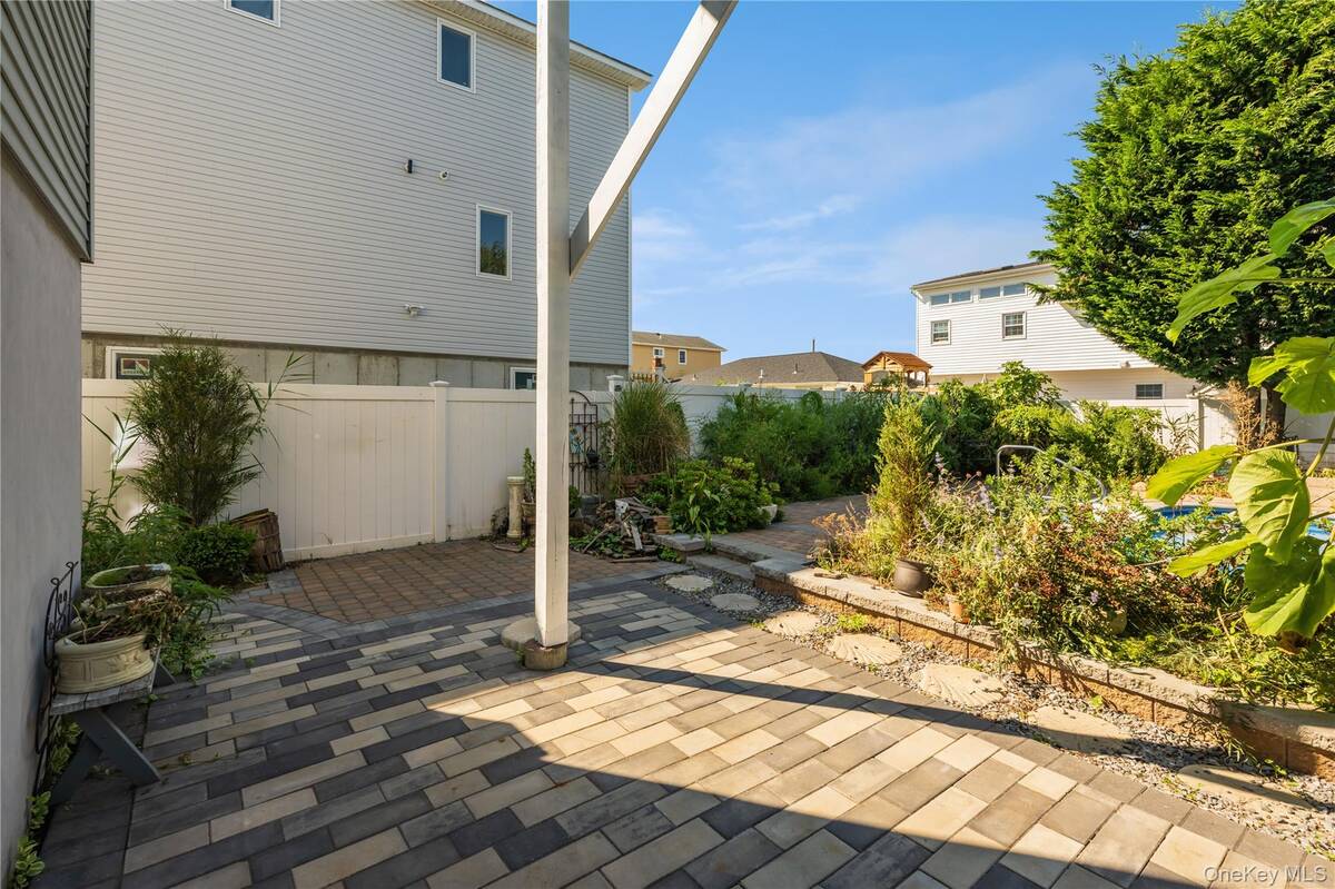 #38 photo, 869 Beach Street, サフォーク郡 Lindenhurst , NY 11757