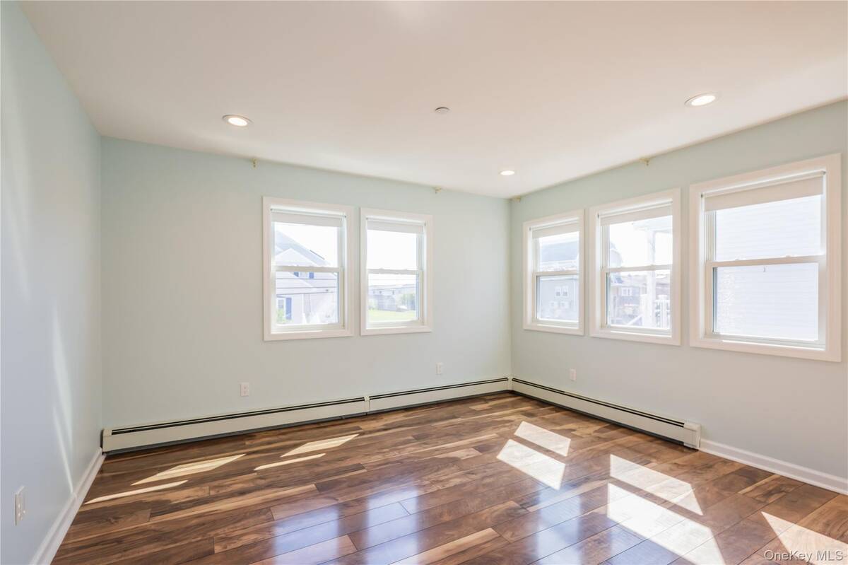 #8 photo, 869 Beach Street, サフォーク郡 Lindenhurst , NY 11757