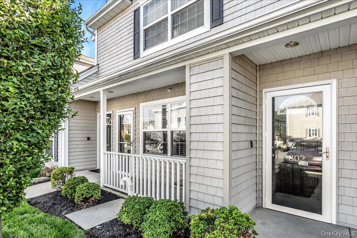 #3 photo, 802 Willow Lane, Valley Stream , NY 11580