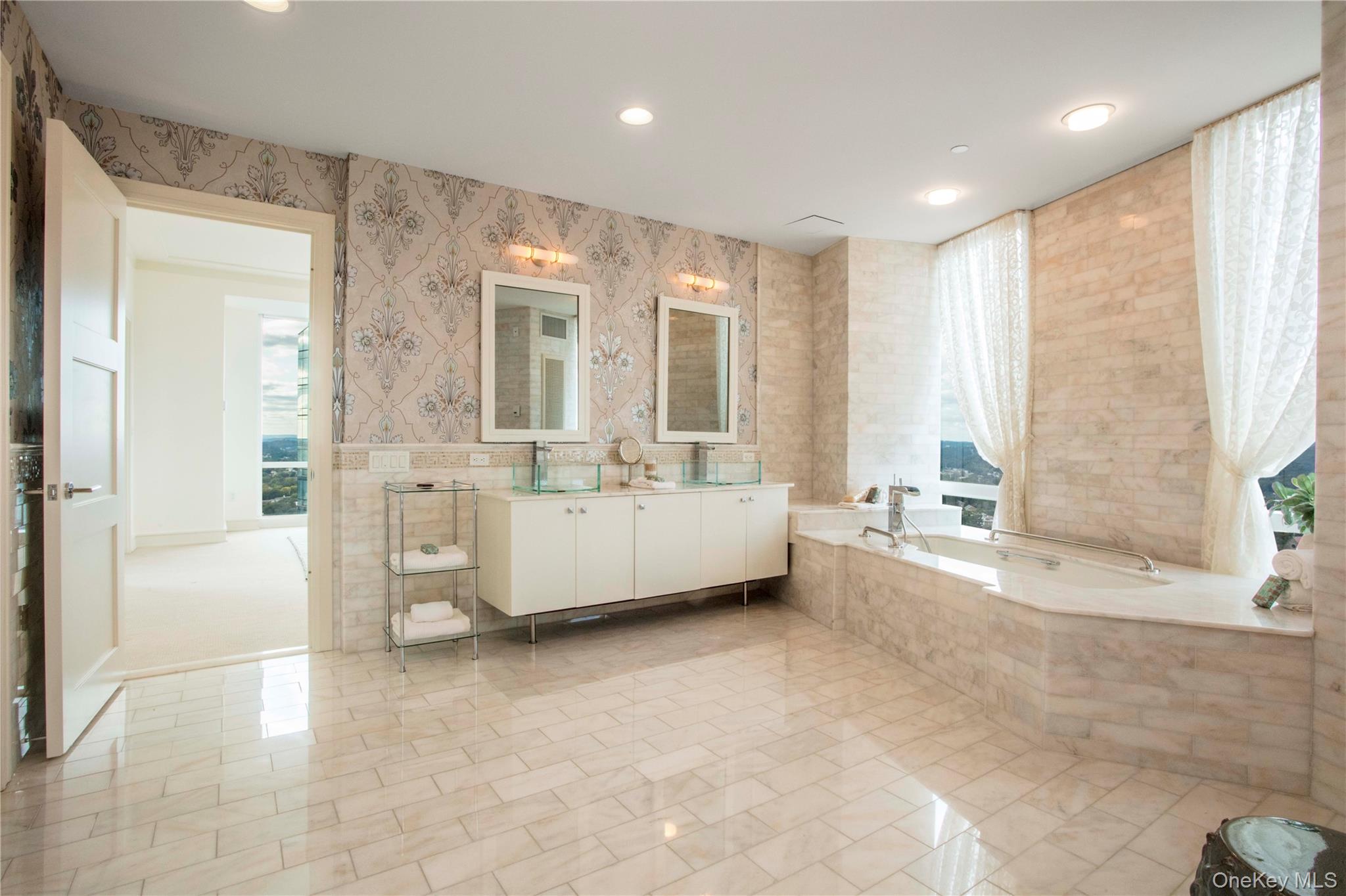 #17 photo, 1 Renaissance Square, White Plains , NY 10601