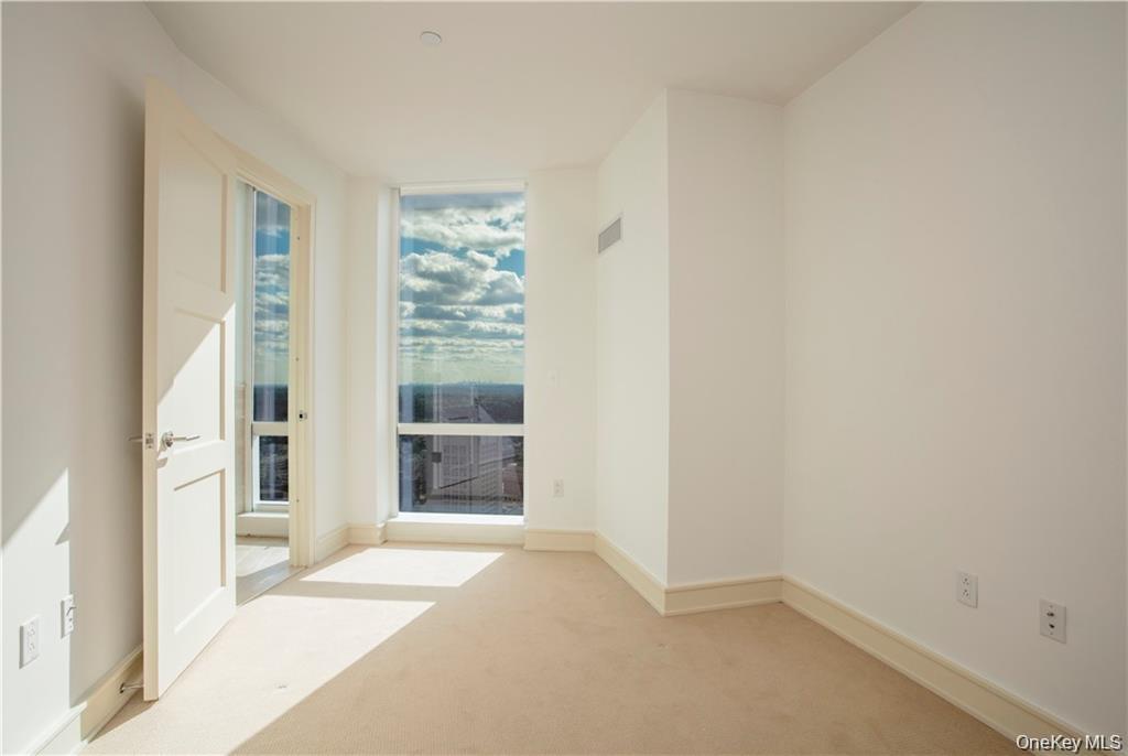 #19 photo, 1 Renaissance Square, White Plains , NY 10601