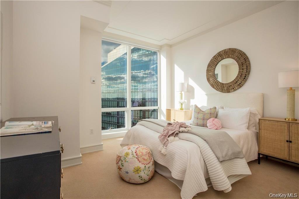 #20 photo, 1 Renaissance Square, White Plains , NY 10601