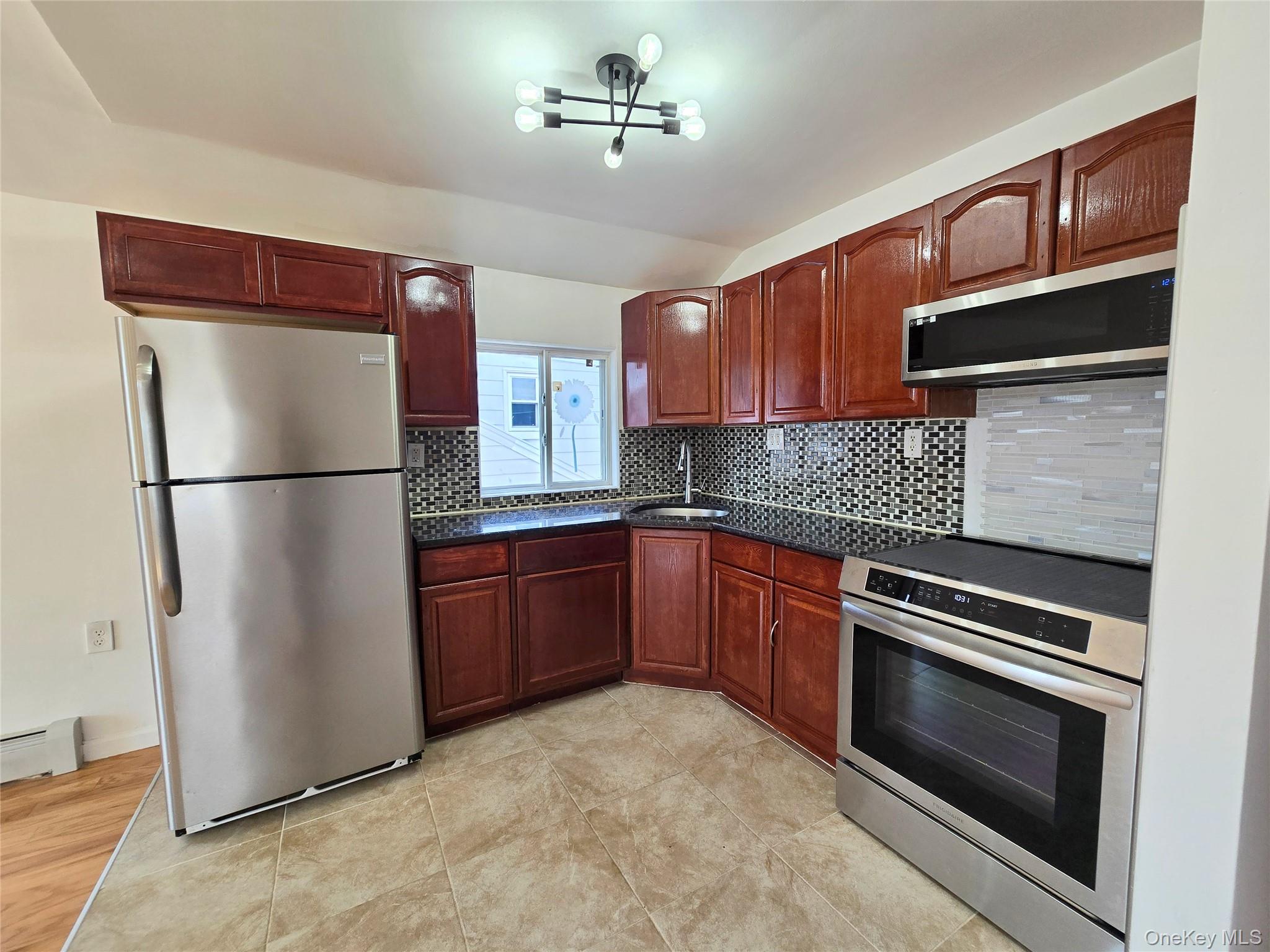 #2 photo, 219-23 114th Road, クイーンズ区 Cambria Heights , NY 11411