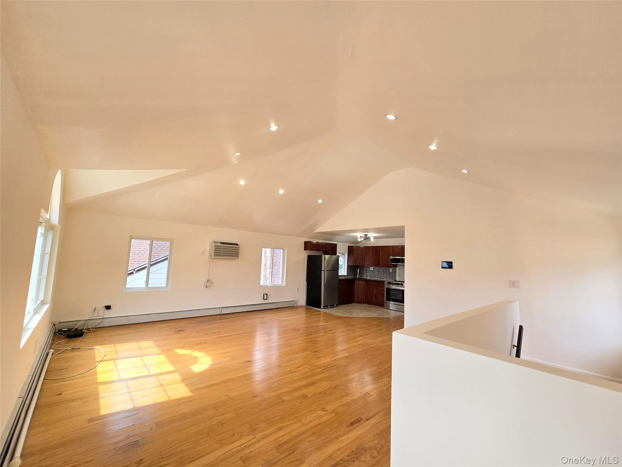 #3 photo, 219-23 114th Road, クイーンズ区 Cambria Heights , NY 11411