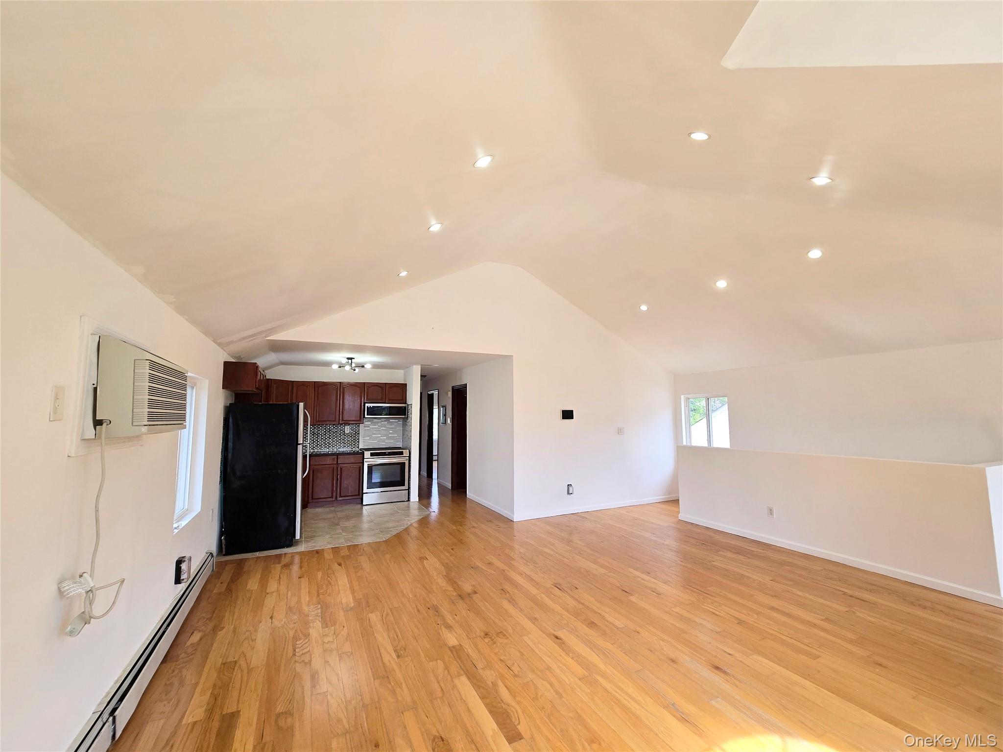 #4 photo, 219-23 114th Road, クイーンズ区 Cambria Heights , NY 11411