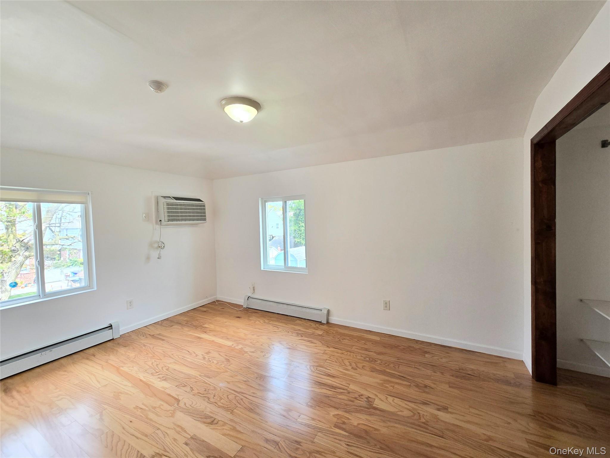 #5 photo, 219-23 114th Road, クイーンズ区 Cambria Heights , NY 11411