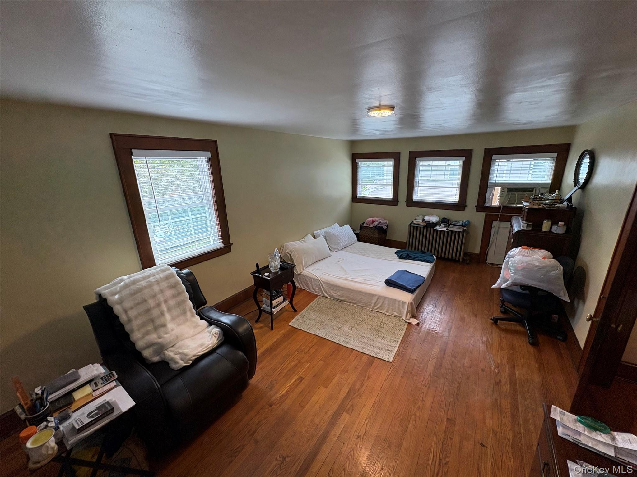 #4 photo, 75 Brefni Street, サフォーク郡 Amityville , NY 11701