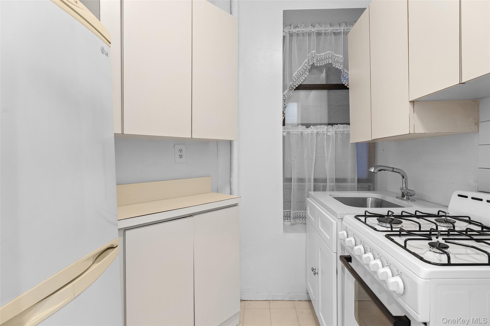 #5 photo, 246 E 51st Street, New York (Manhattan) , NY 10022