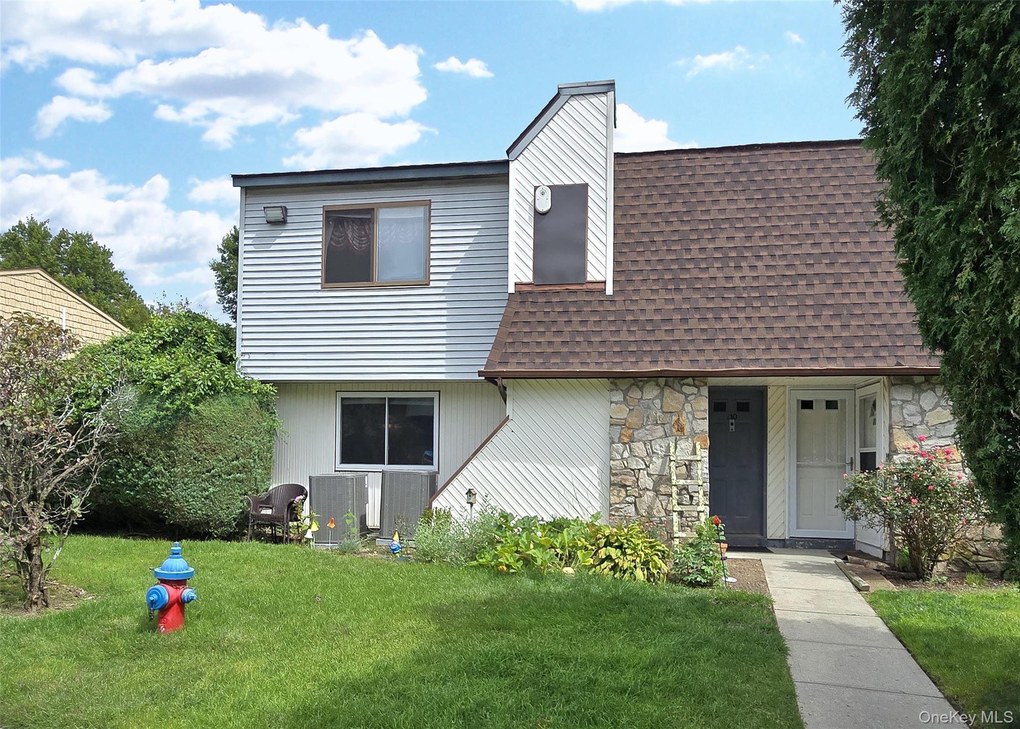 #1 photo, 209 Pointe Circle, Coram , NY 11727