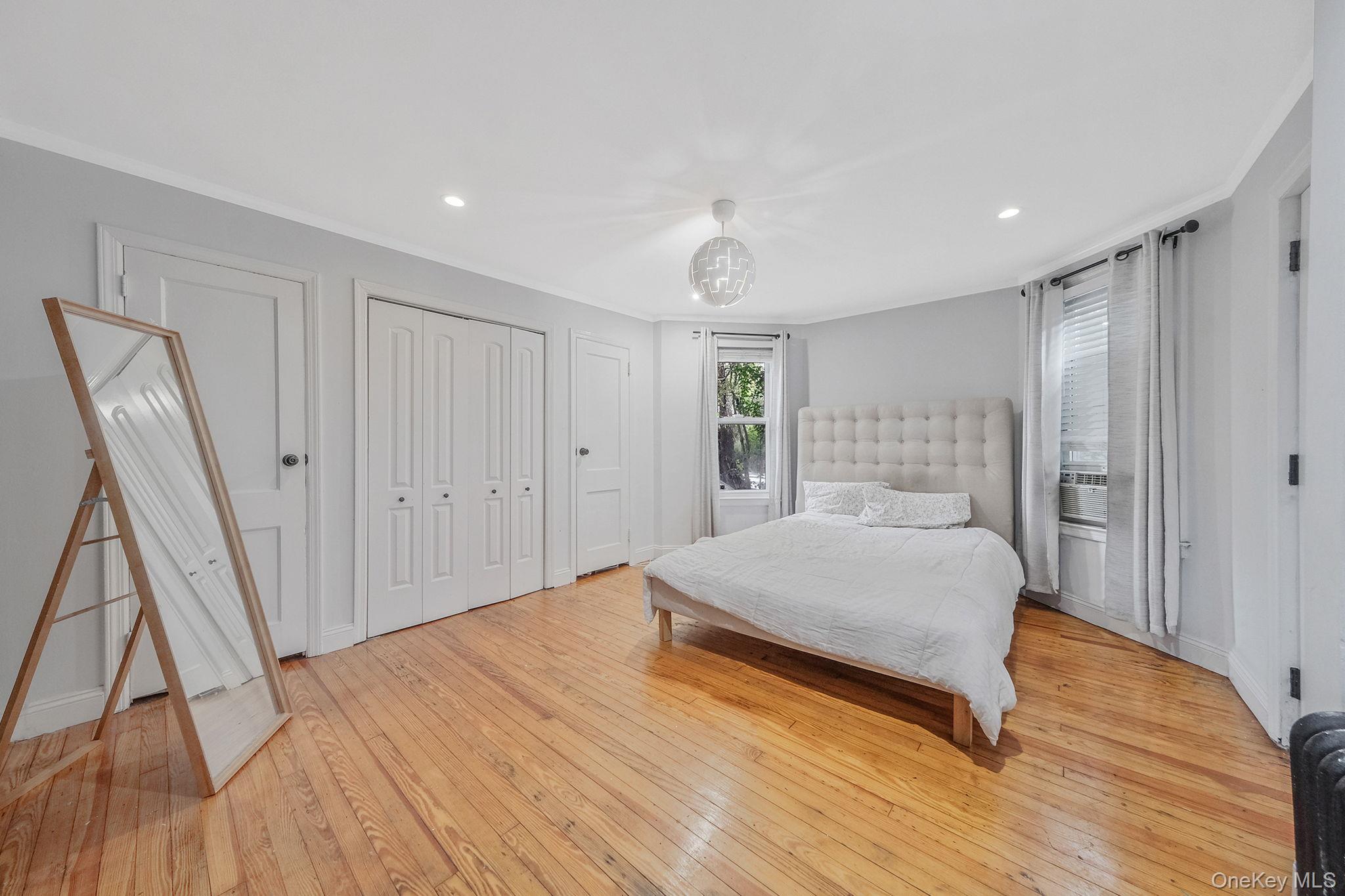 #11 photo, 54 S Centre Avenue, Rockville Centre , NY 11570