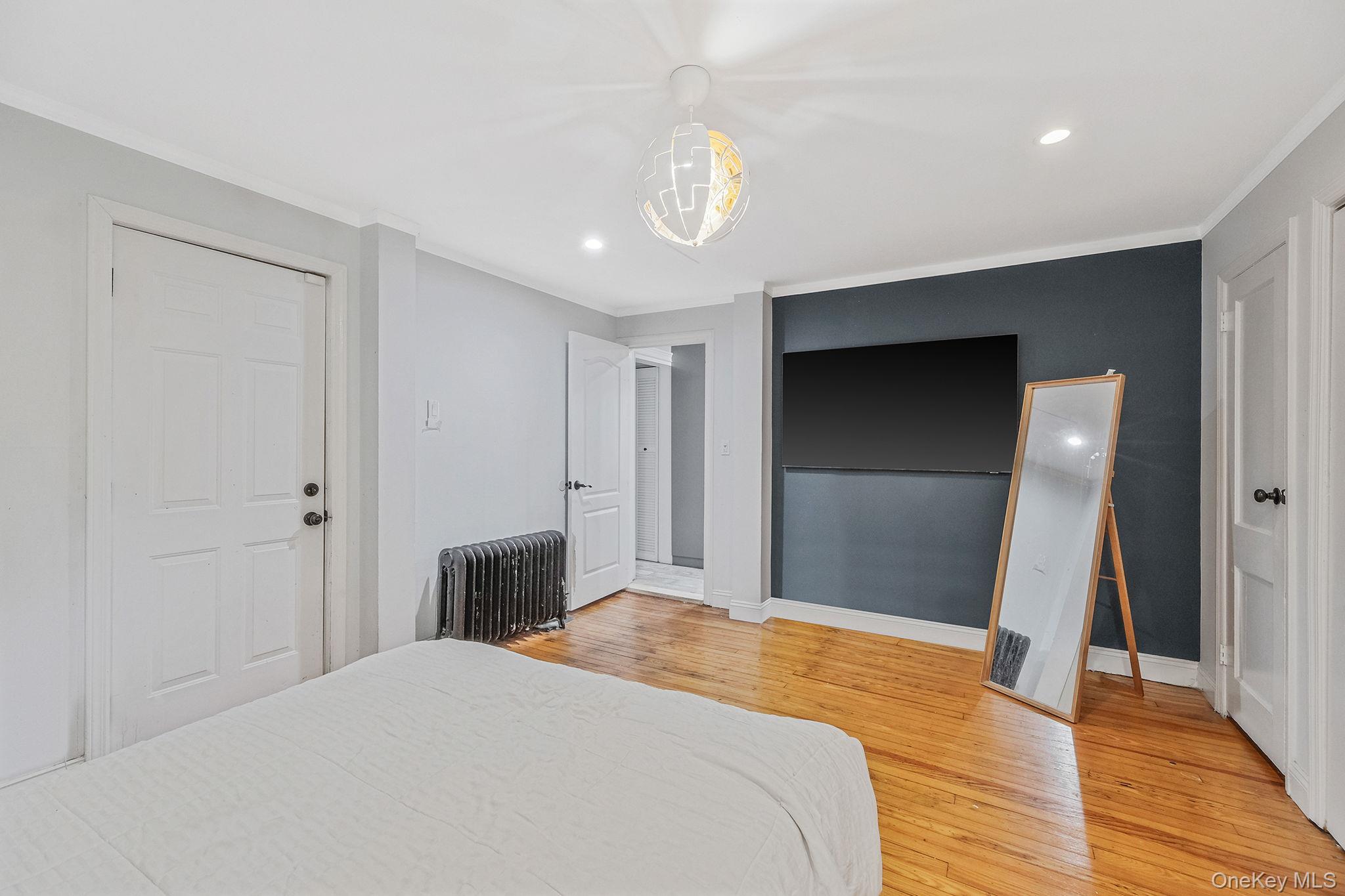 #12 photo, 54 S Centre Avenue, Rockville Centre , NY 11570