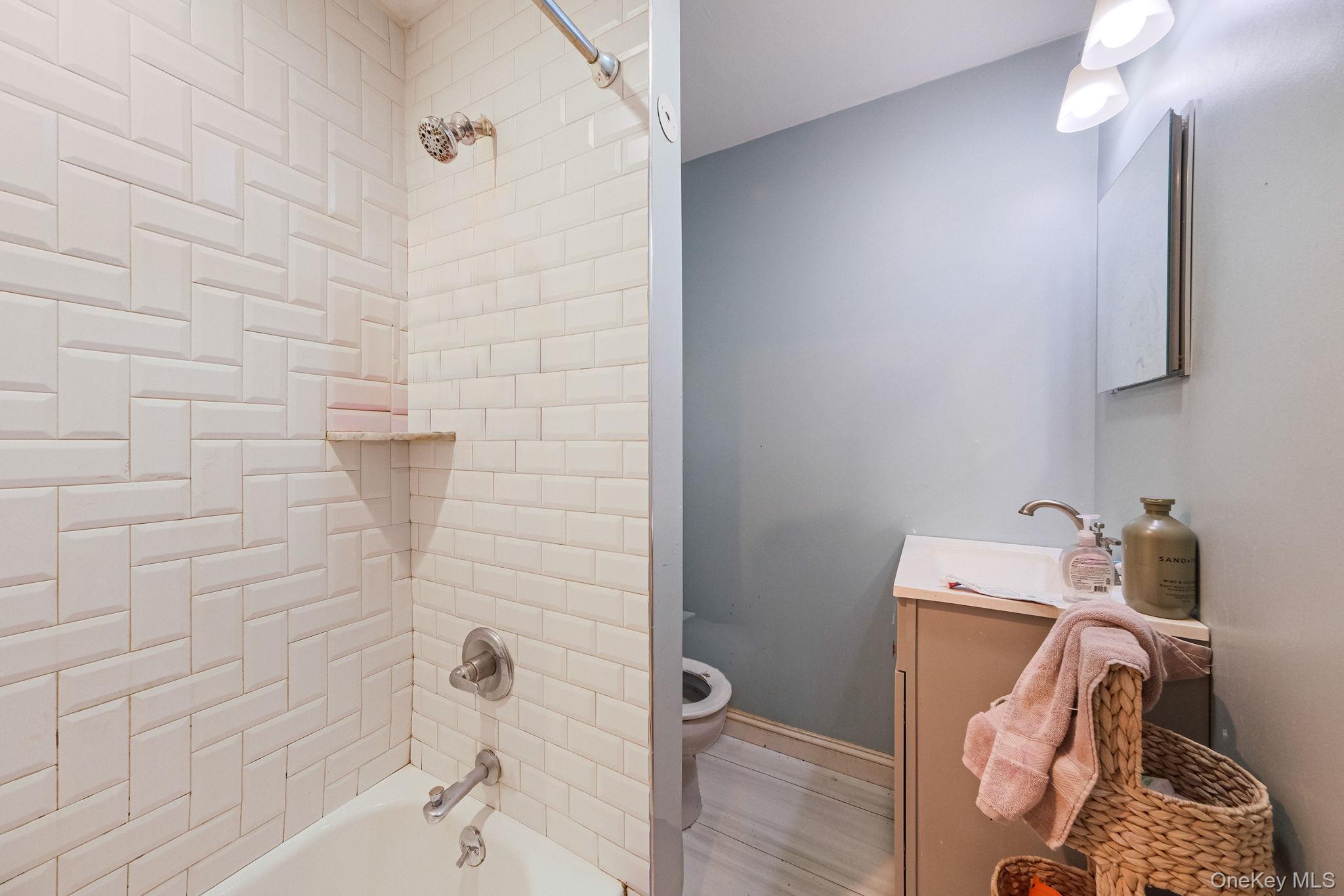 #19 photo, 54 S Centre Avenue, Rockville Centre , NY 11570