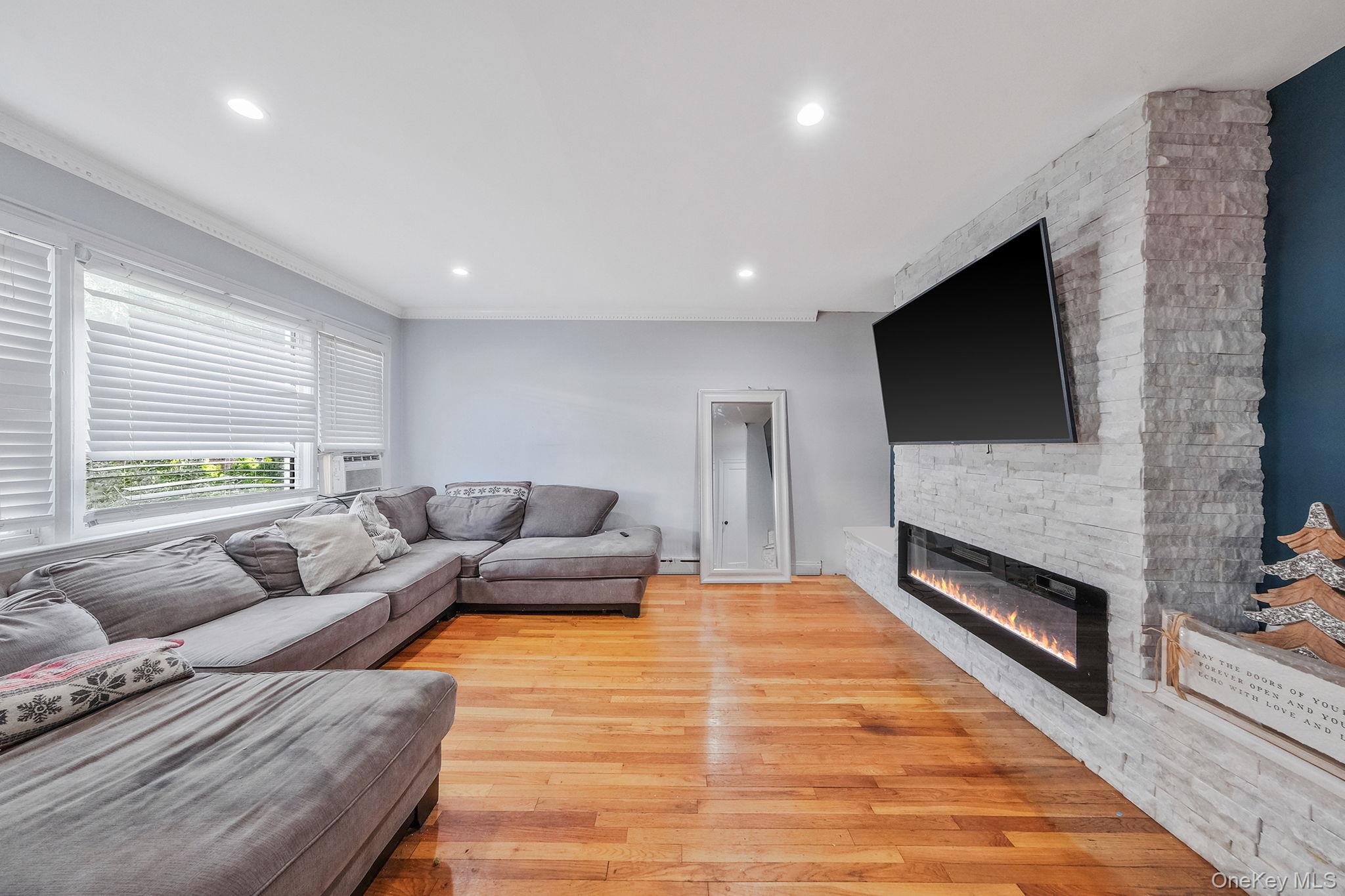 #2 photo, 54 S Centre Avenue, Rockville Centre , NY 11570