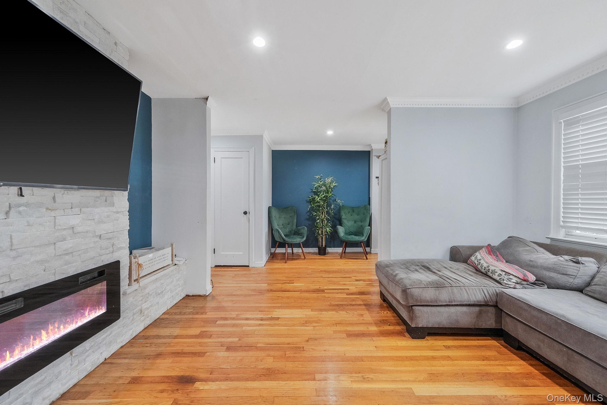 #4 photo, 54 S Centre Avenue, Rockville Centre , NY 11570